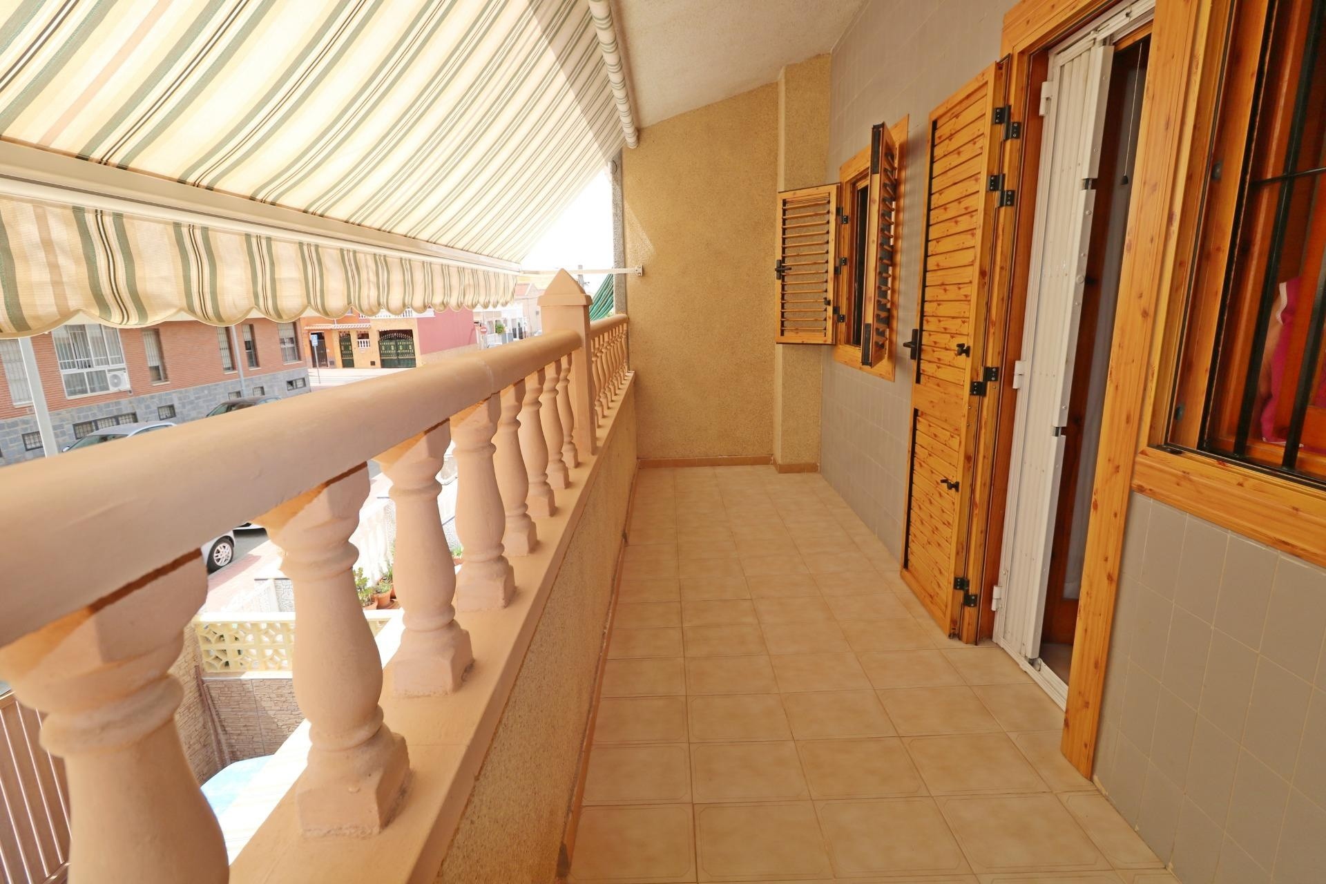 Herverkoop - Rijhuis -
Torrevieja - Playa de los Naufragos