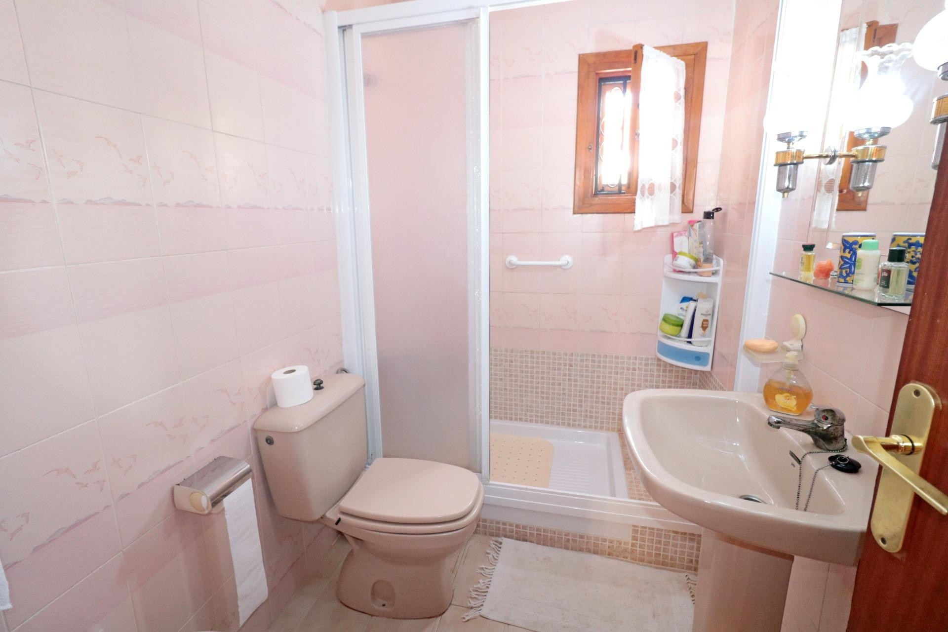 Herverkoop - Rijhuis -
Torrevieja - Playa de los Naufragos
