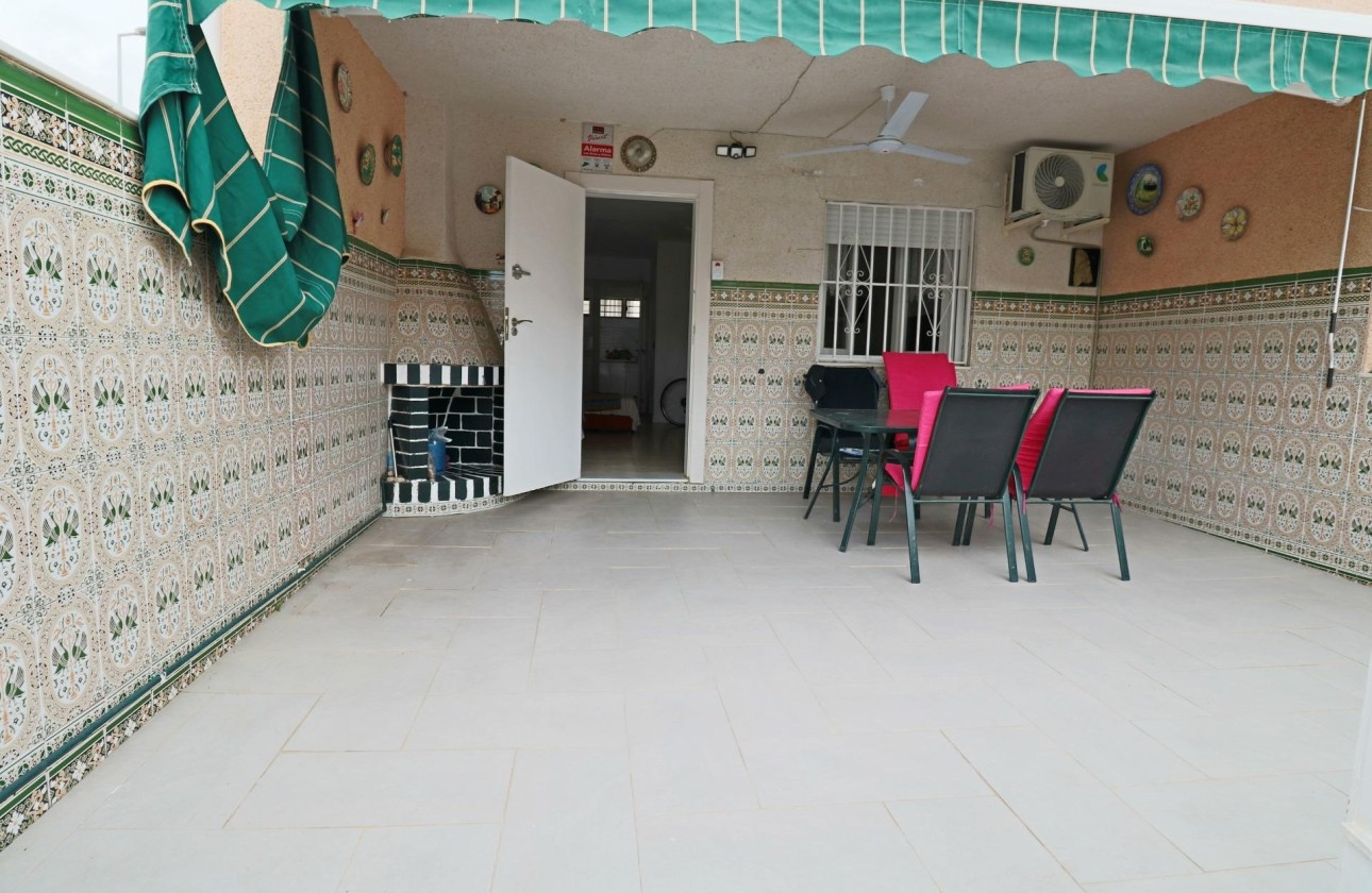 Herverkoop - Rijhuis -
Torrevieja - Playa de los Naufragos