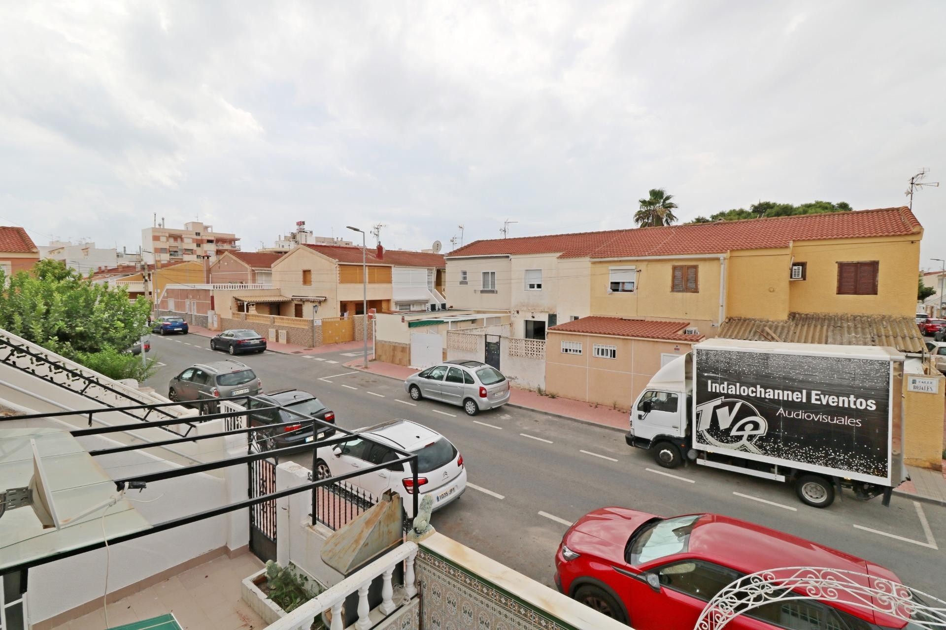 Herverkoop - Rijhuis -
Torrevieja - Playa de los Naufragos