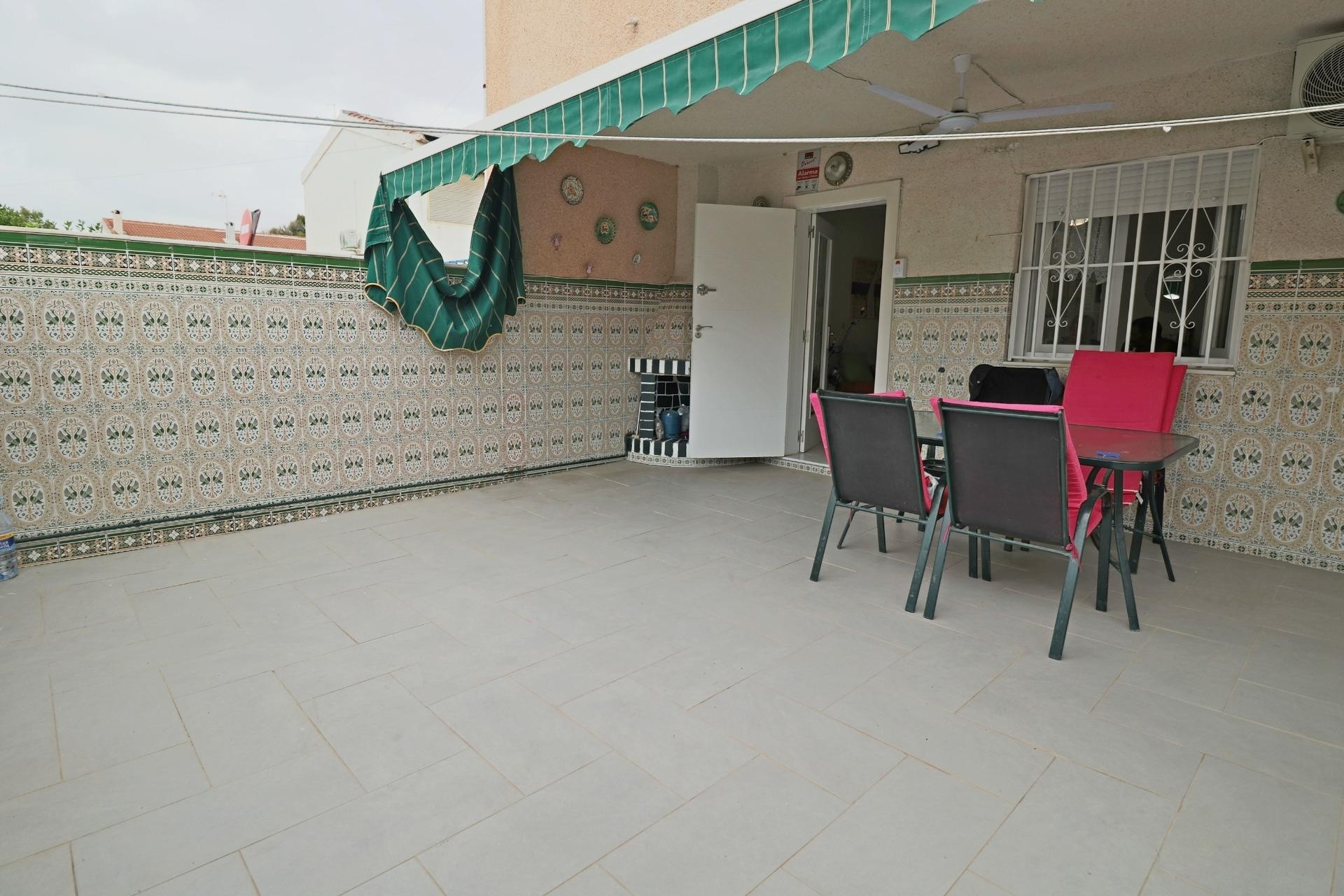 Herverkoop - Rijhuis -
Torrevieja - Playa de los Naufragos