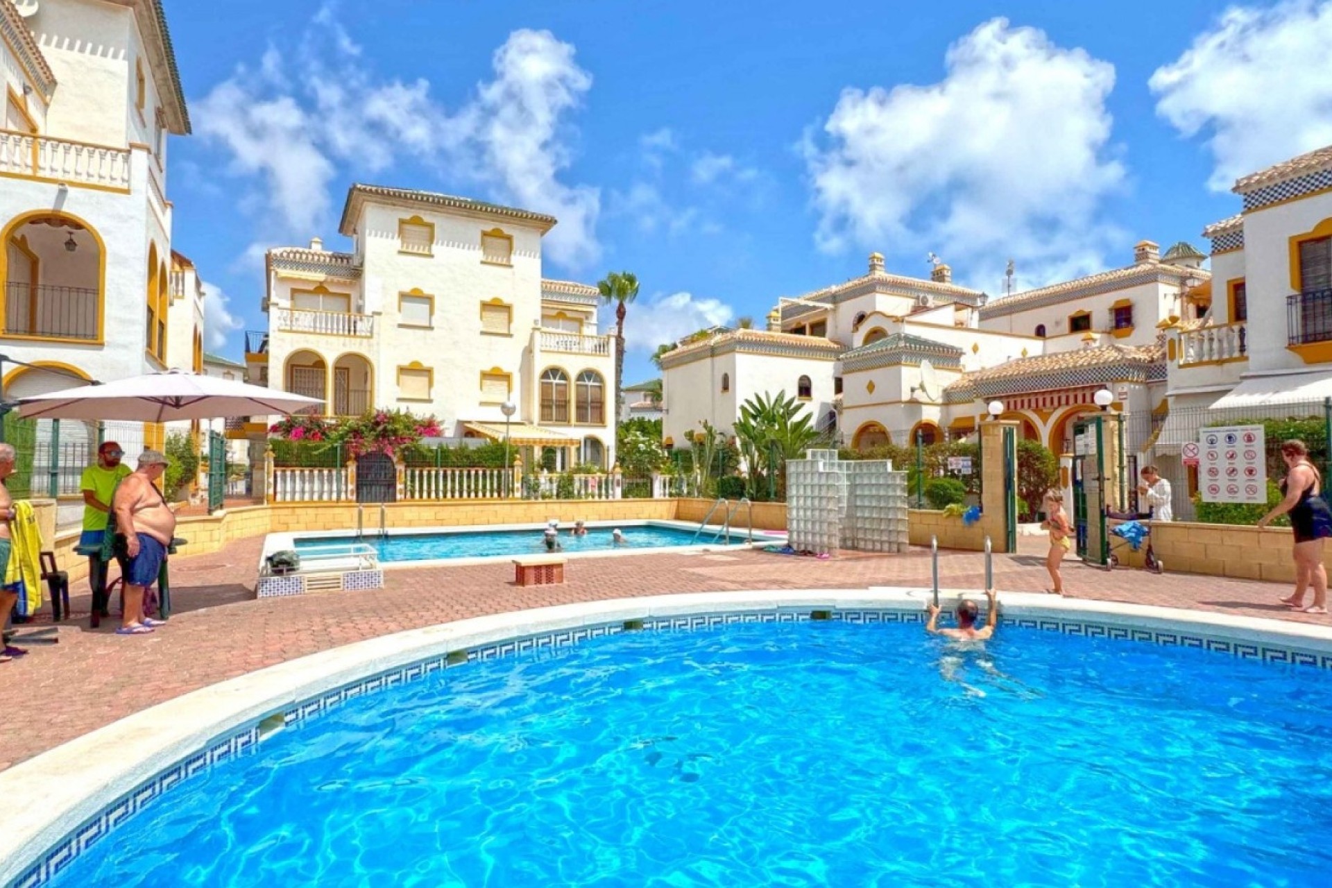 Herverkoop - Rijhuis -
Torrevieja - Torrelamata - La Mata