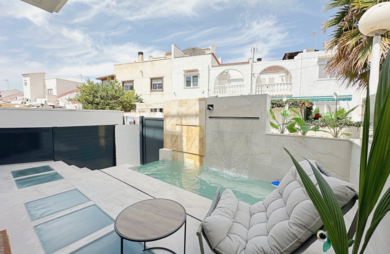 Herverkoop - Rijhuis -
Torrevieja - Torrevieja - Aguas Nuevas