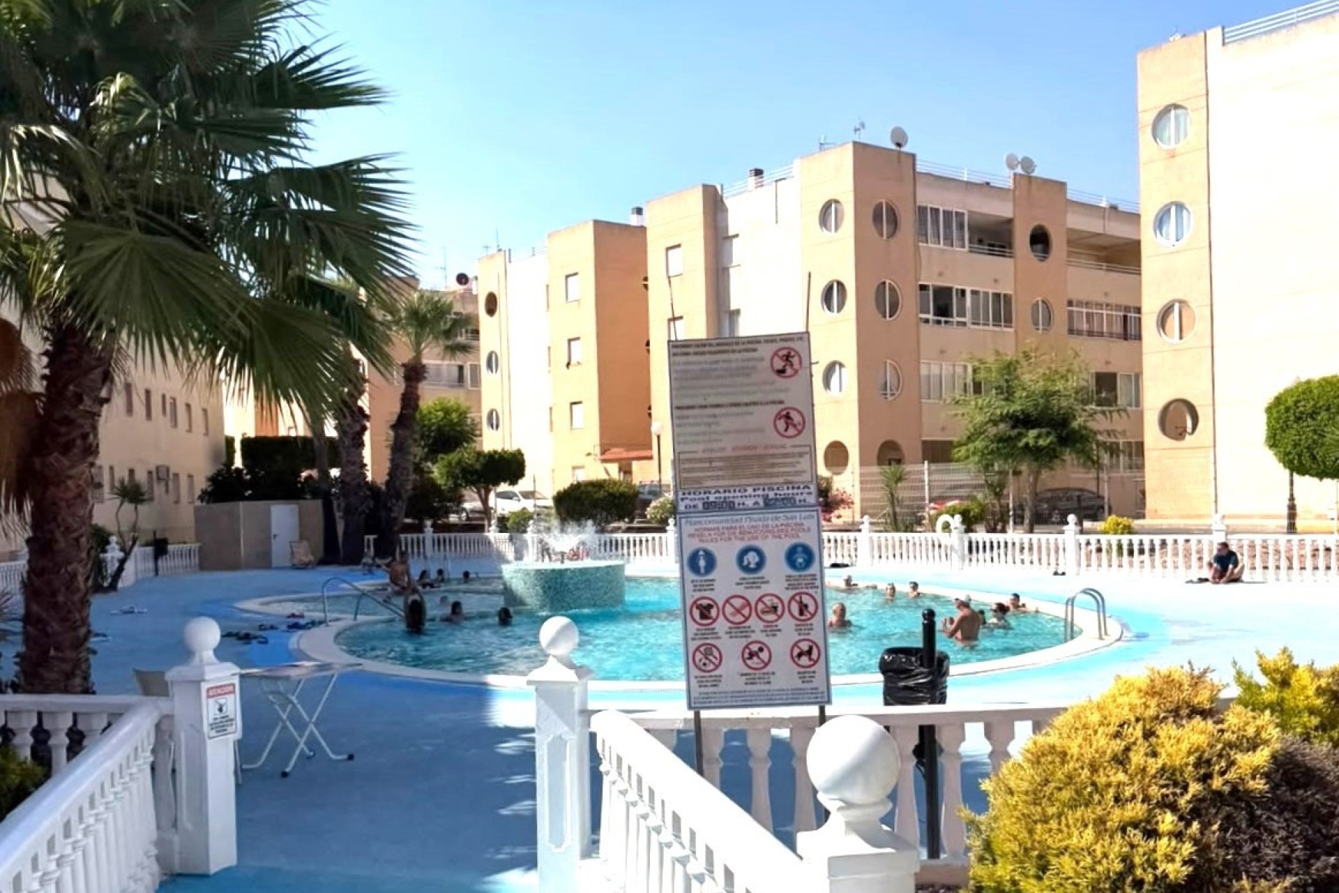 Herverkoop - Rijhuis -
Torrevieja