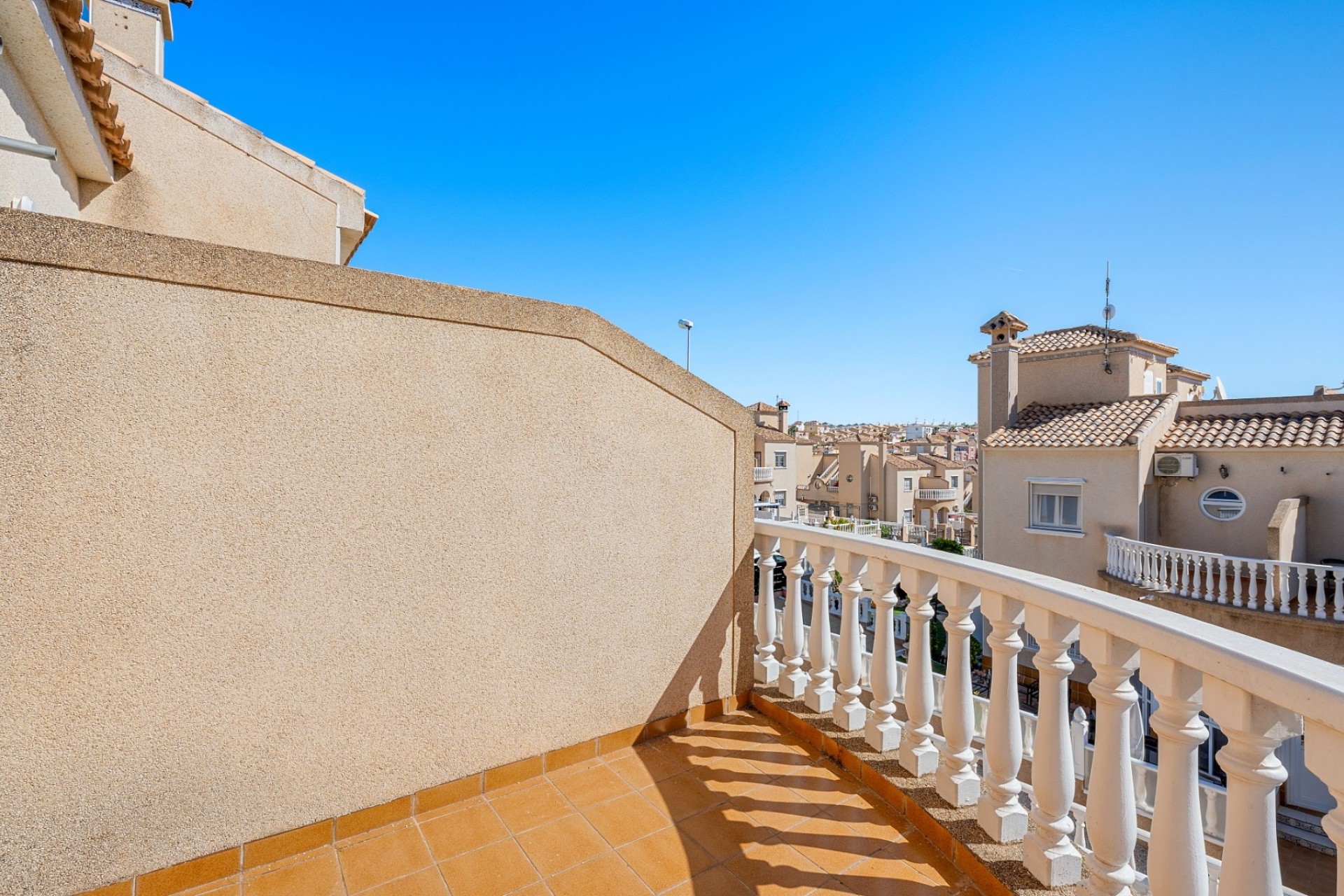 Herverkoop - Rijhuis -
Villamartín - Costa Blanca