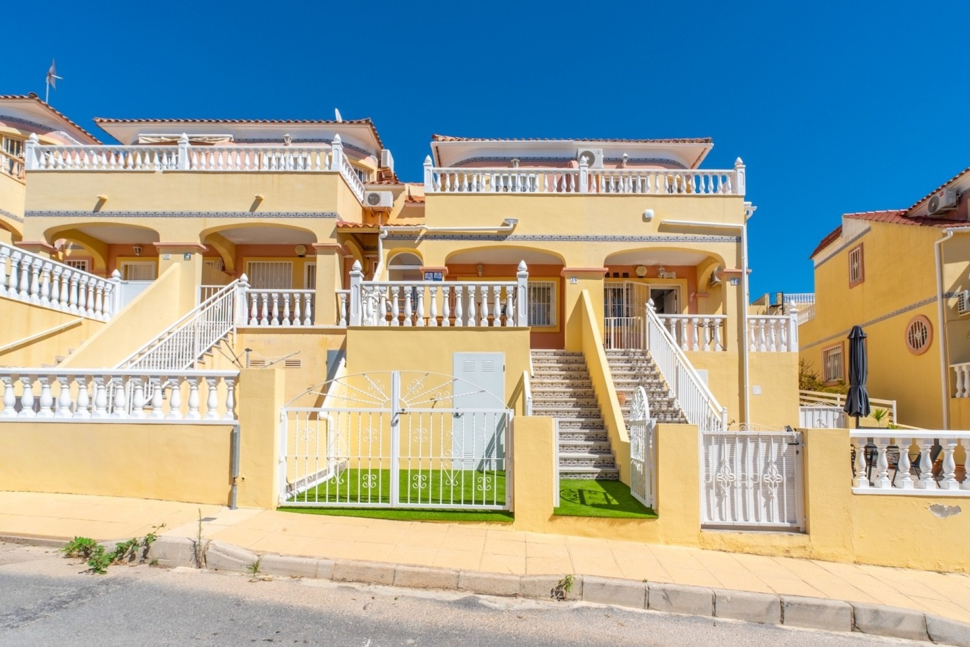 Herverkoop - Rijhuis -
Villamartín - El Galan