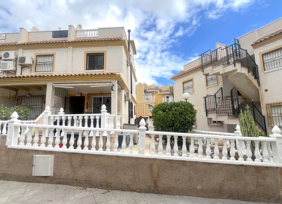 Herverkoop - Stadswoning -
Algorfa