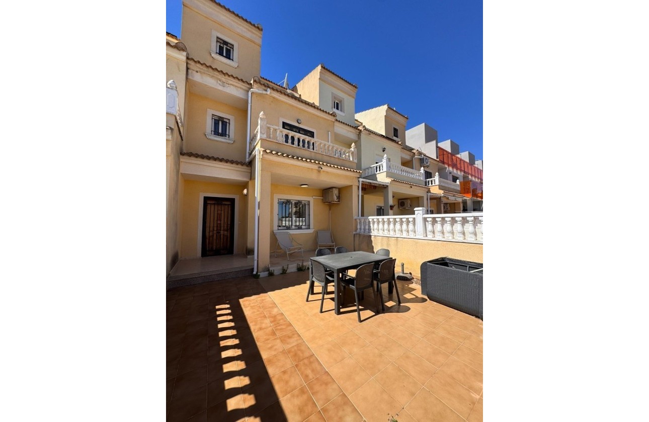 Herverkoop - Stadswoning -
Campoamor - Costa Blanca