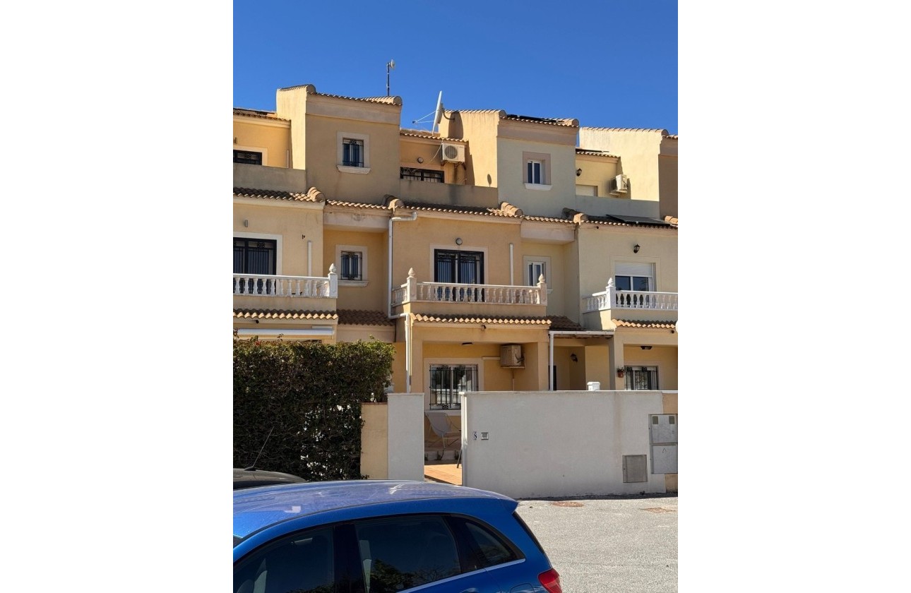 Herverkoop - Stadswoning -
Campoamor - Costa Blanca