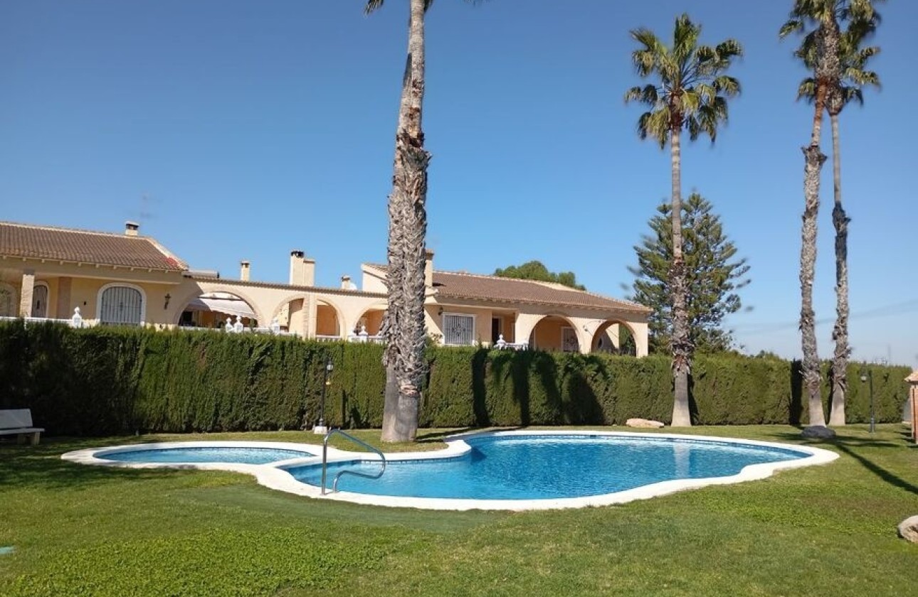 Herverkoop - Stadswoning -
Catral - Costa Blanca