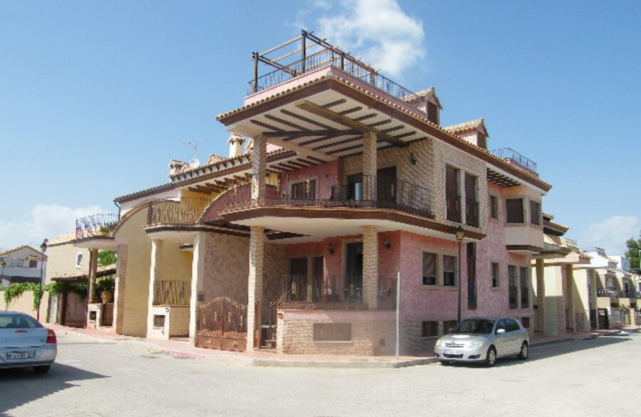 Herverkoop - Stadswoning -
Daya Nueva - Costa Blanca