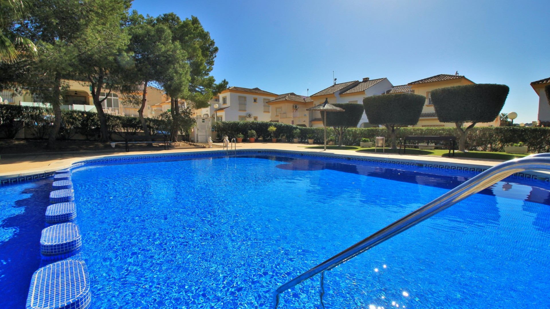 Herverkoop - Stadswoning -
La Florida