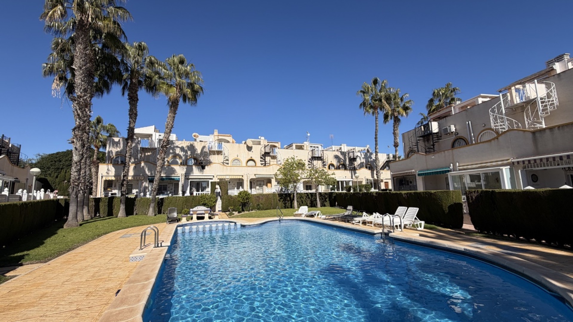 Herverkoop - Stadswoning -
La Florida