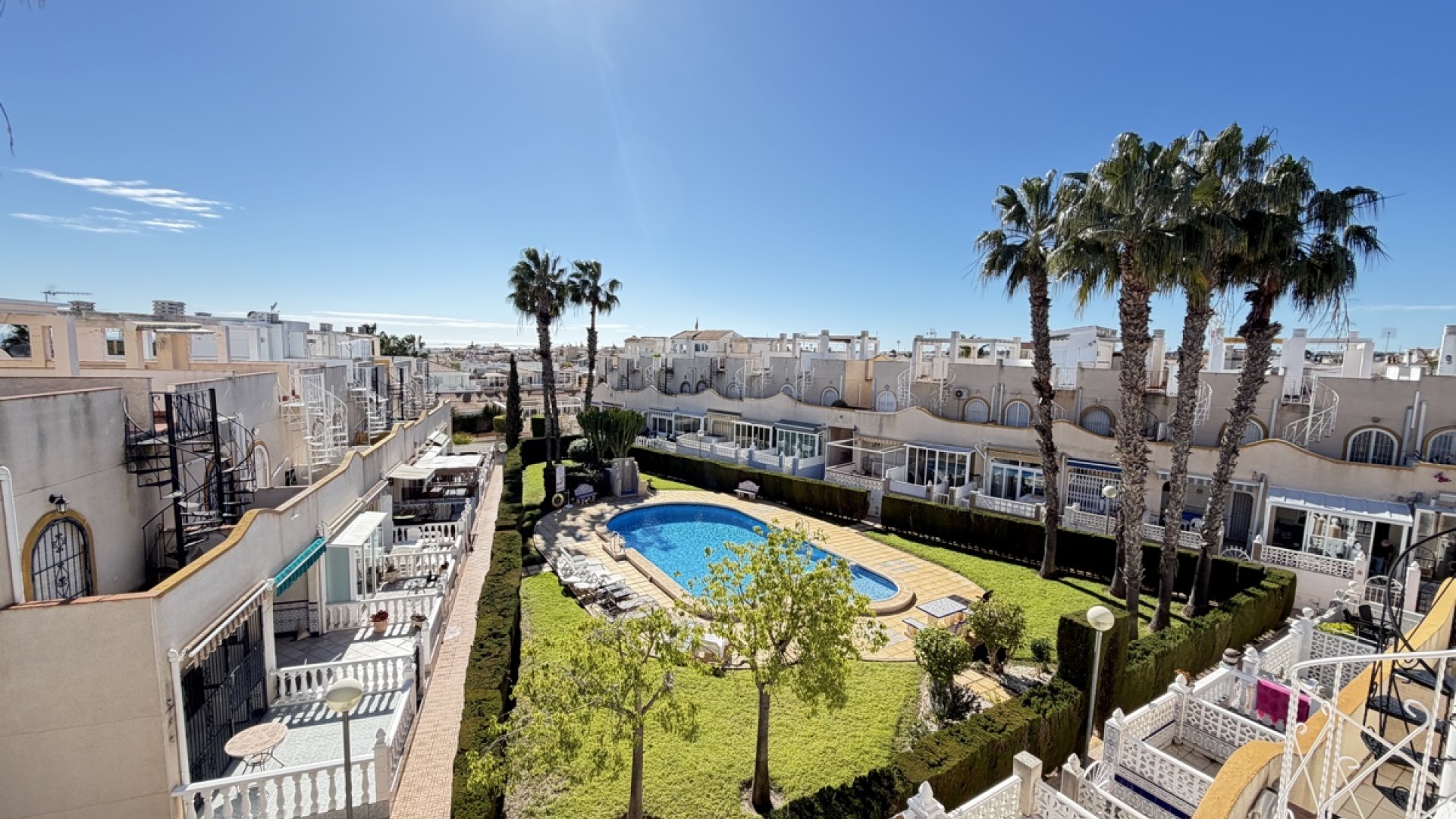 Herverkoop - Stadswoning -
La Florida