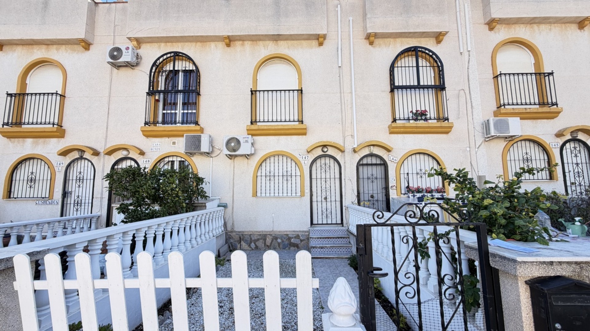 Herverkoop - Stadswoning -
La Florida