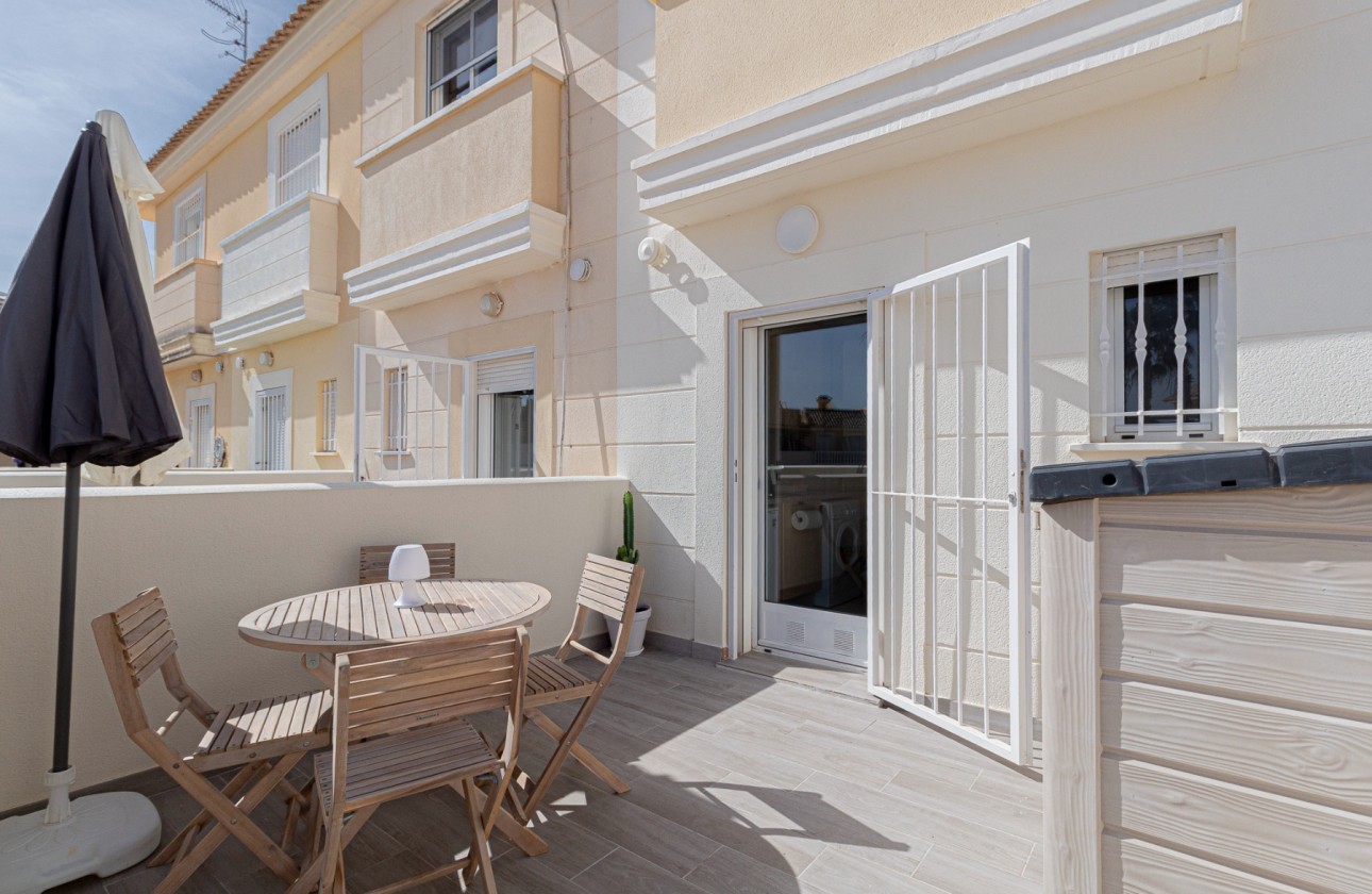 Herverkoop - Stadswoning -
Lomas de Cabo Roig