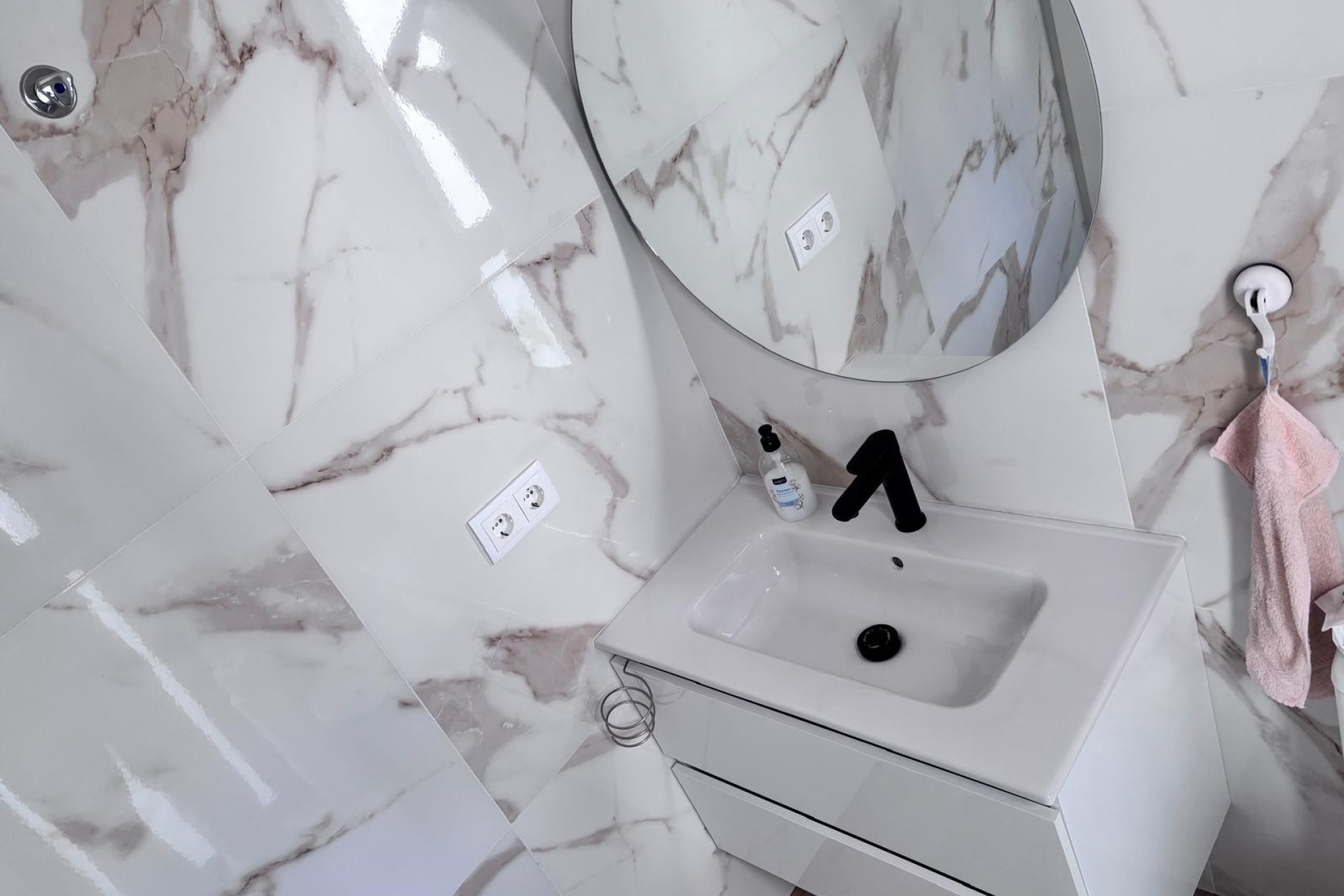 Herverkoop - Stadswoning -
Los Montesinos - La Herada