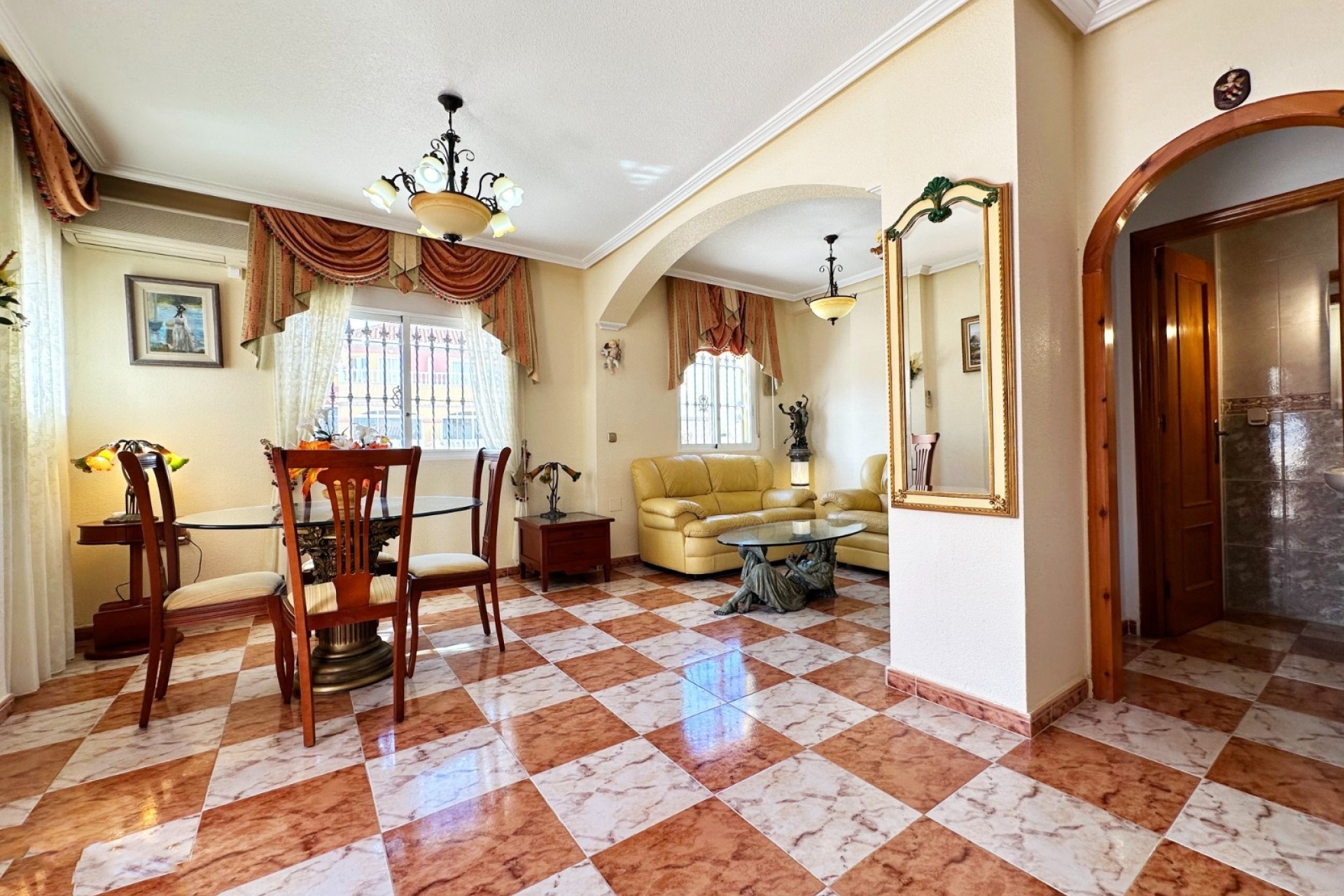 Herverkoop - Stadswoning -
Orihuela Costa - Cabo Roig