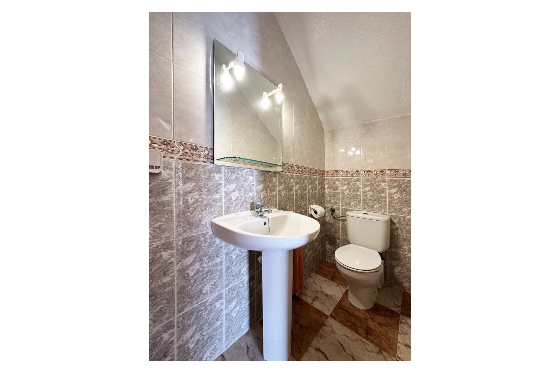 Herverkoop - Stadswoning -
Orihuela Costa - Cabo Roig