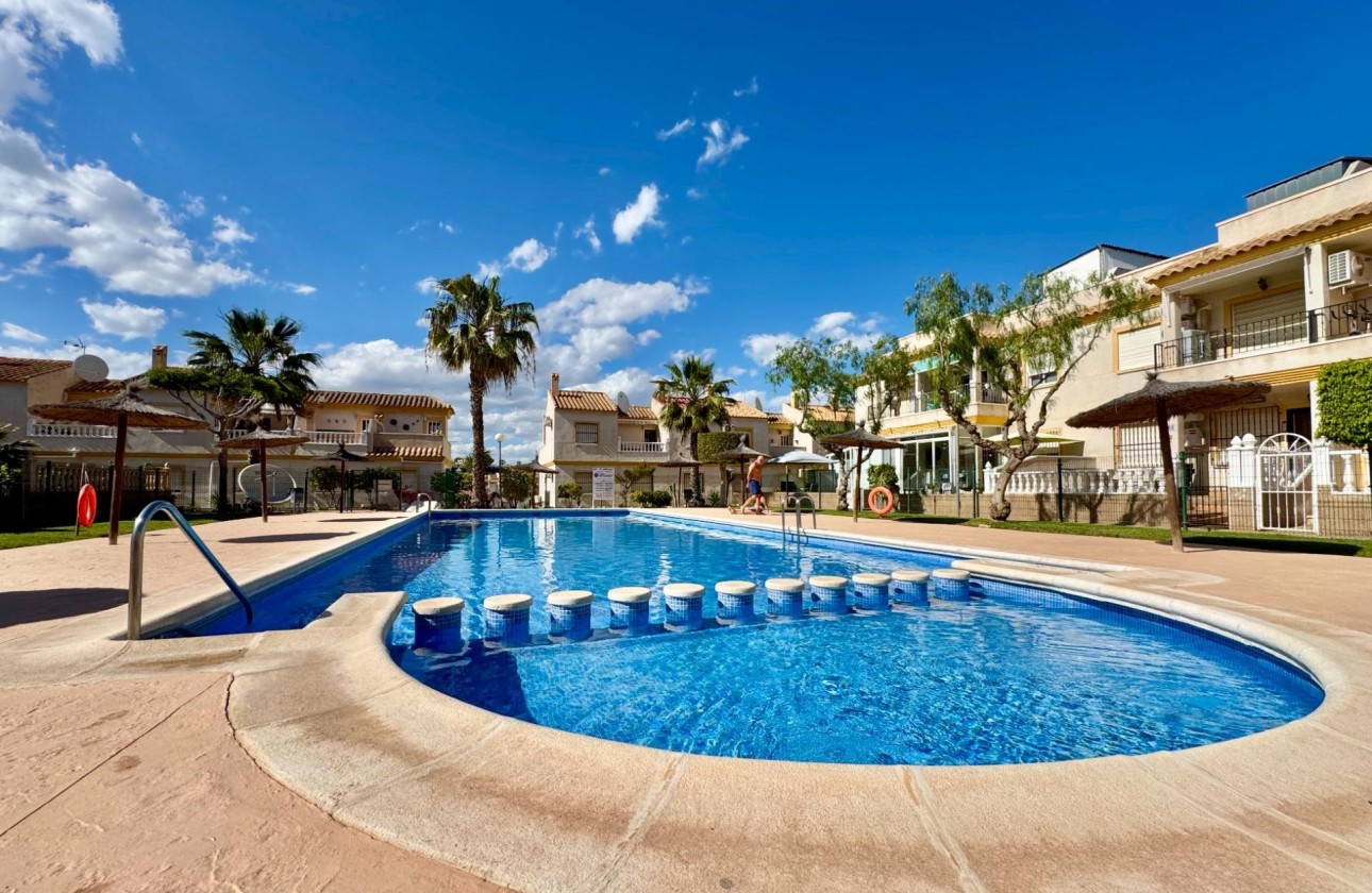 Herverkoop - Stadswoning -
Orihuela Costa - Las Filipinas