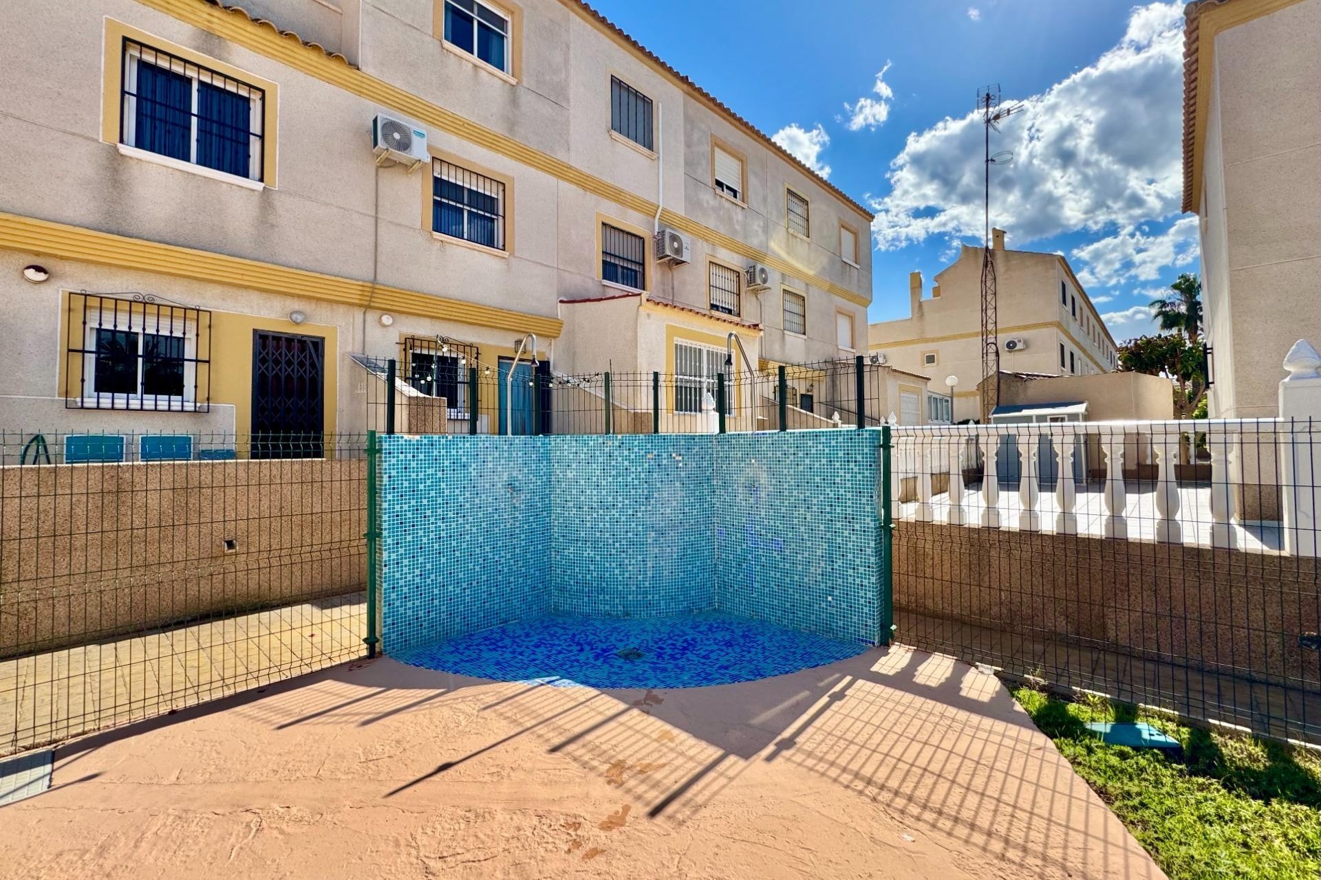 Herverkoop - Stadswoning -
Orihuela Costa - Las Filipinas