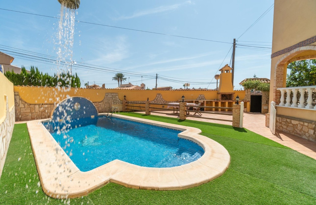 Herverkoop - Stadswoning -
Orihuela Costa - Los Almendros-La Florida