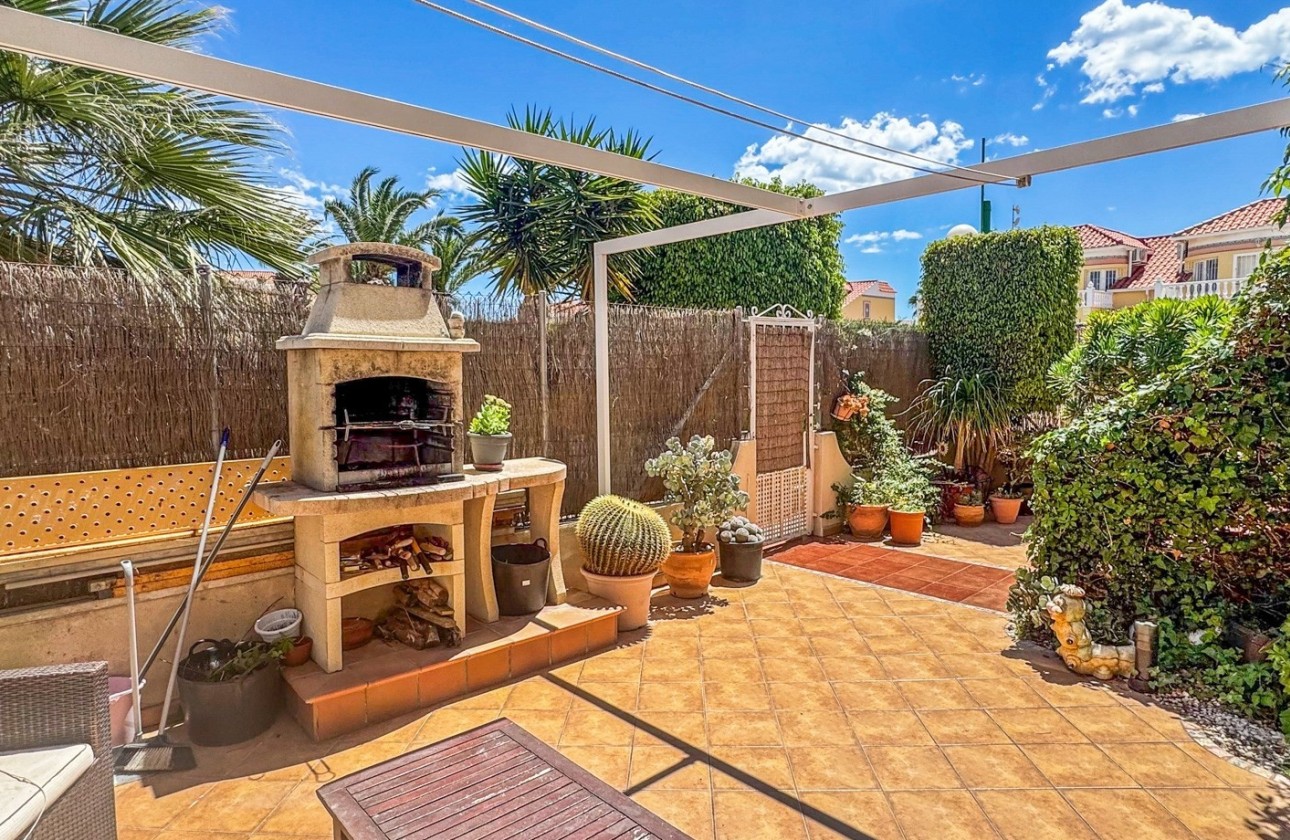Herverkoop - Stadswoning -
Orihuela Costa - Los Almendros-La Florida