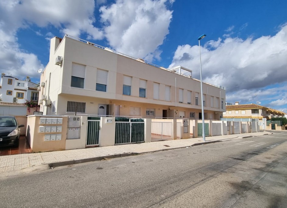 Herverkoop - Stadswoning -
Orihuela Costa - Los Dolses