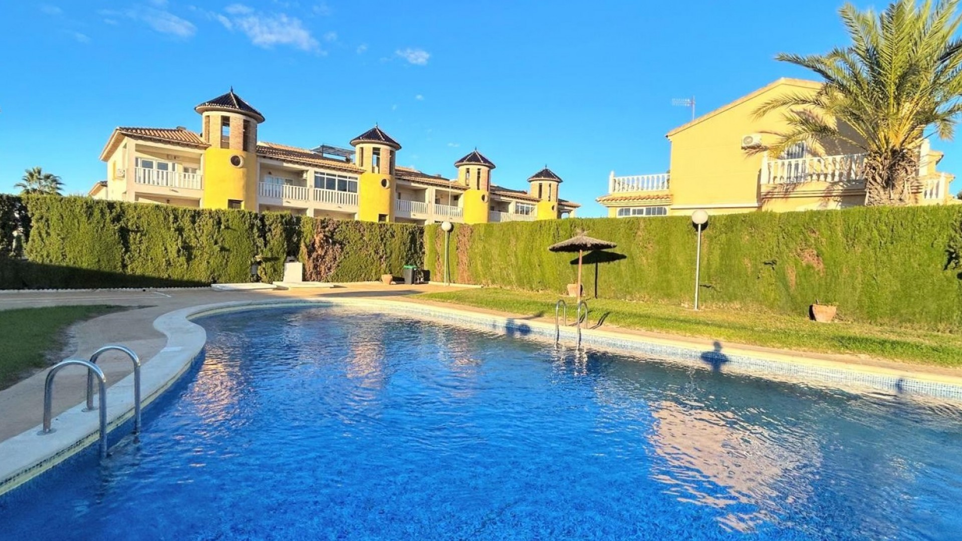 Herverkoop - Stadswoning -
Orihuela Costa - Villamartín