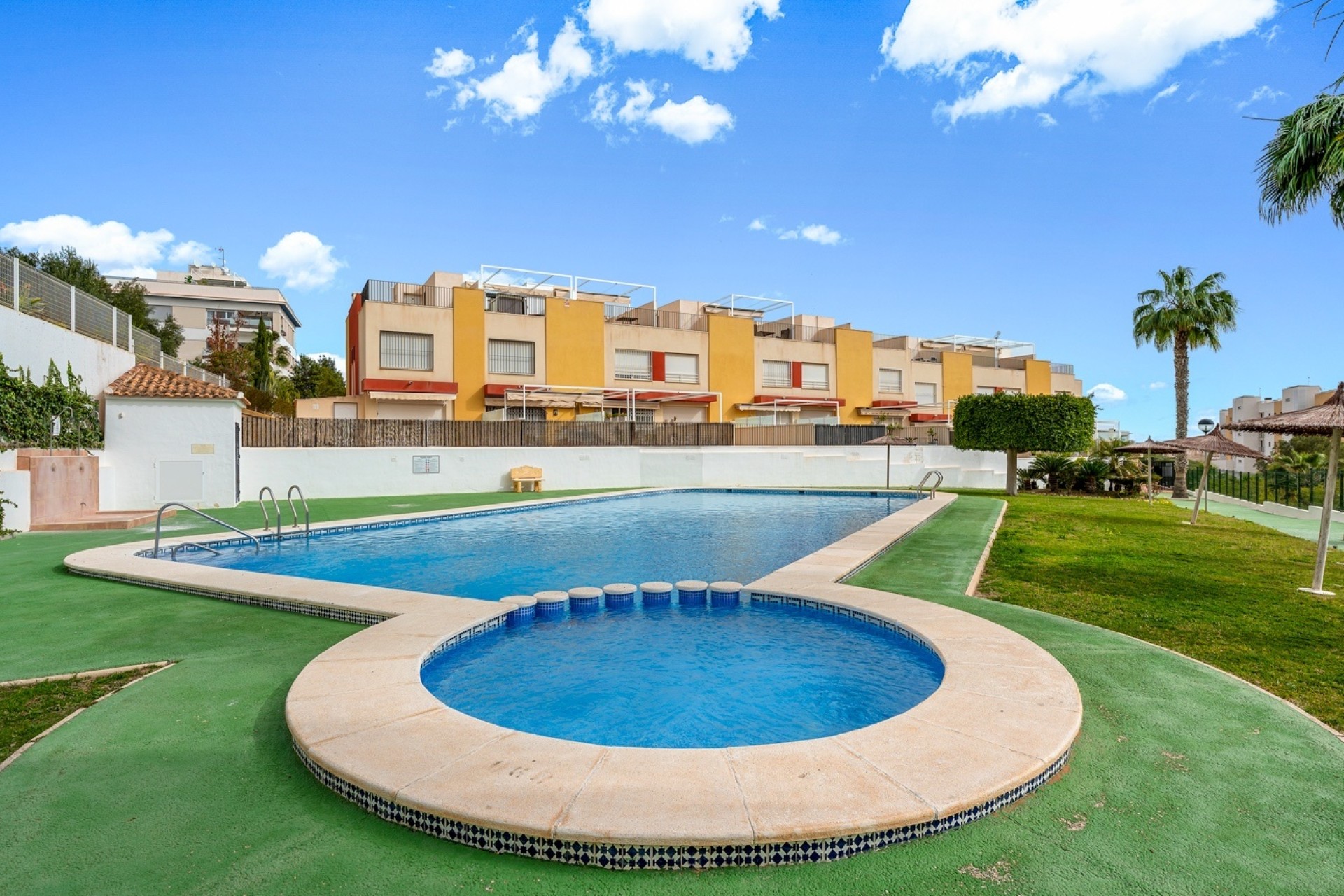 Herverkoop - Stadswoning -
Orihuela Costa - Villamartín