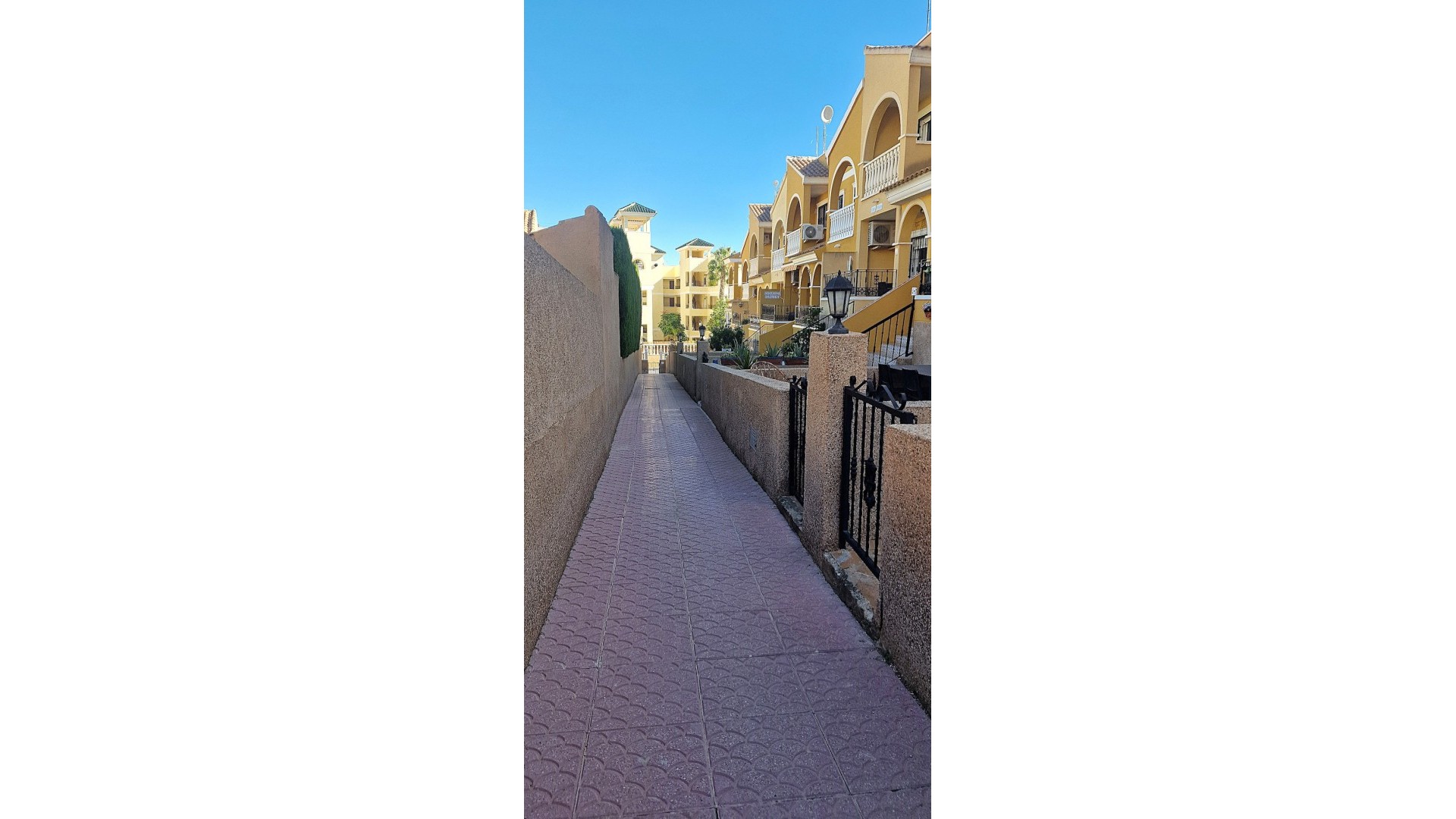 Herverkoop - Stadswoning -
Orihuela Costa