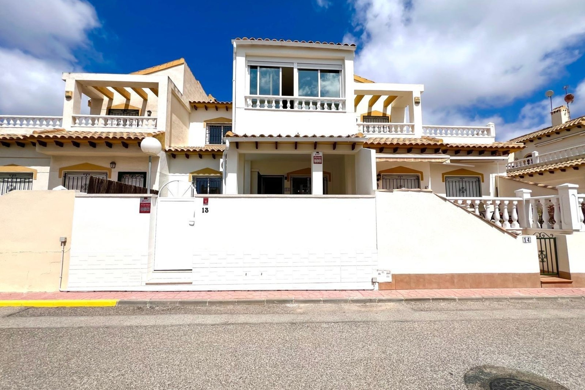 Herverkoop - Stadswoning -
Orihuela - Urbanización Perla del Mar