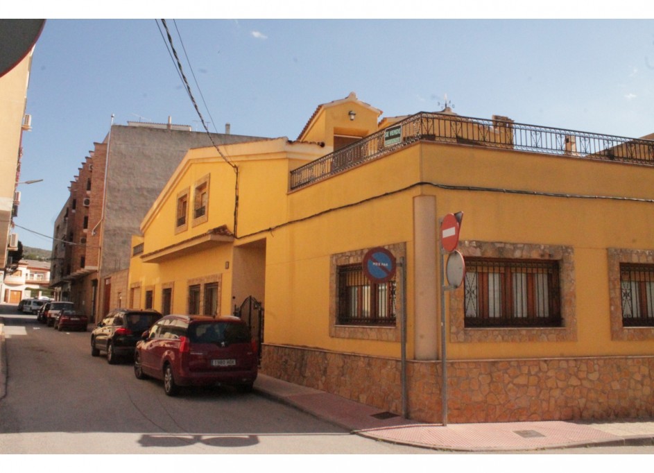 Herverkoop - Stadswoning -
Pinoso - Pinoso Alicante