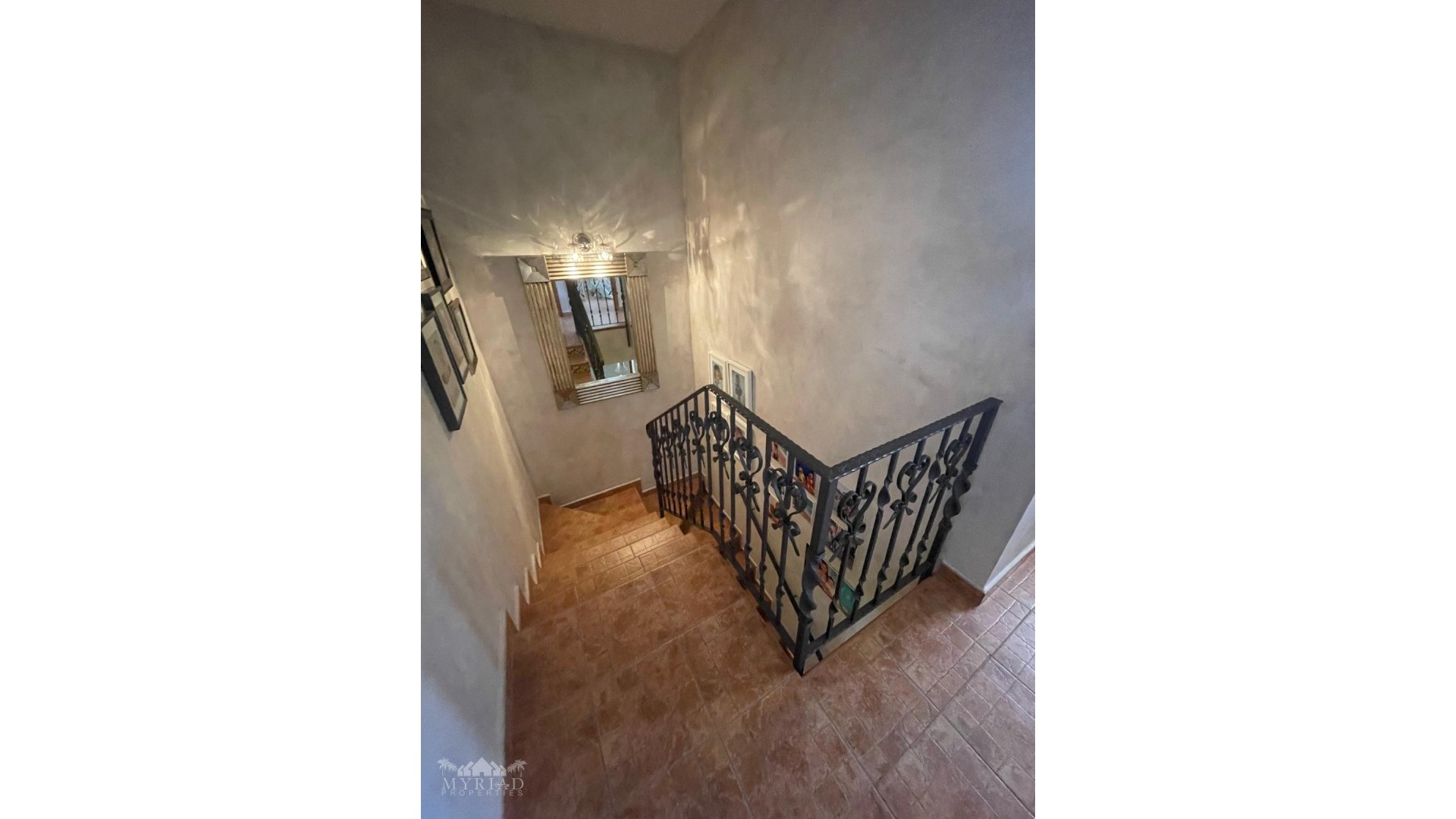 Herverkoop - Stadswoning -
Pinoso - Pinoso Alicante