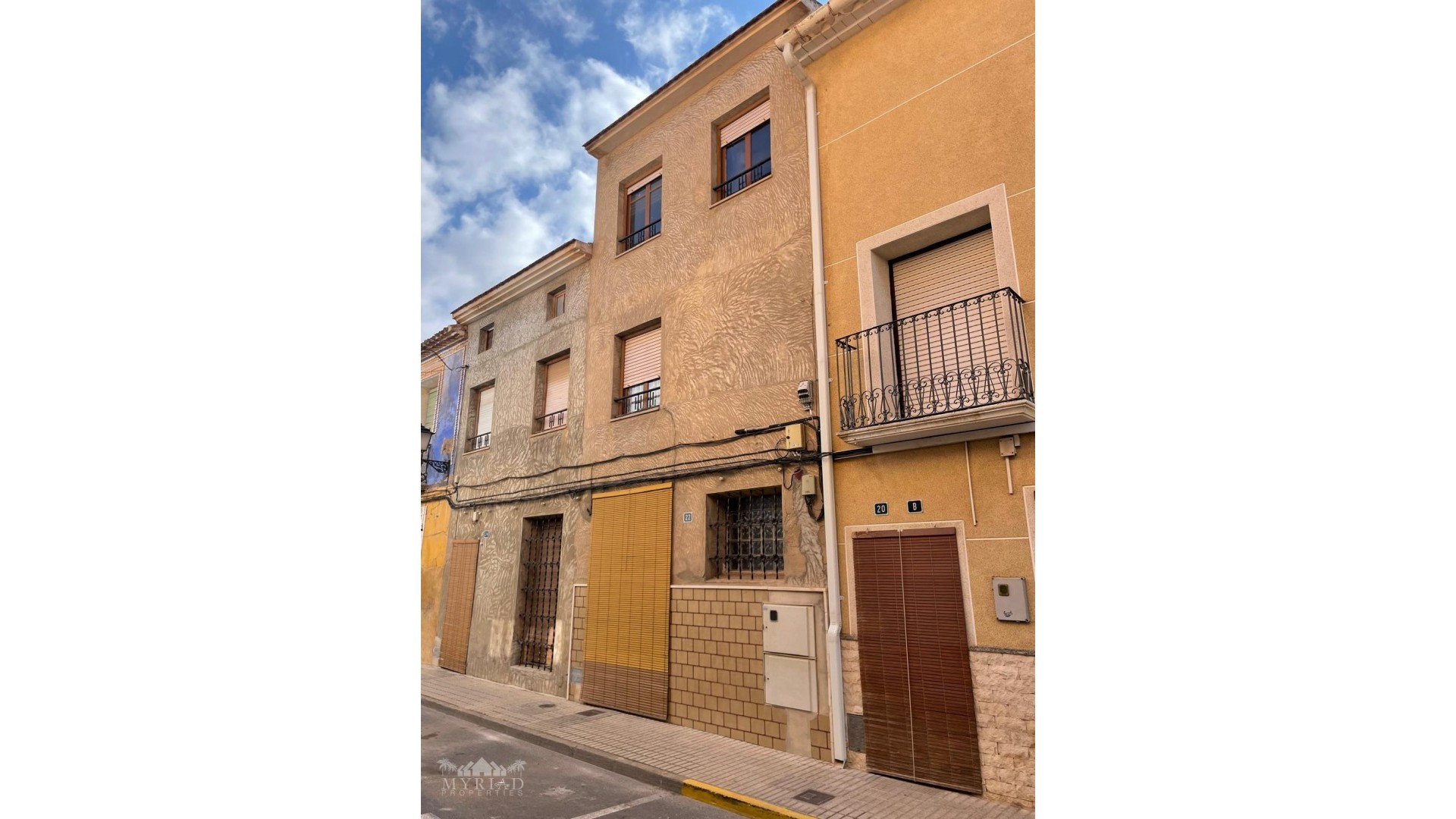 Herverkoop - Stadswoning -
Pinoso - Pinoso Alicante