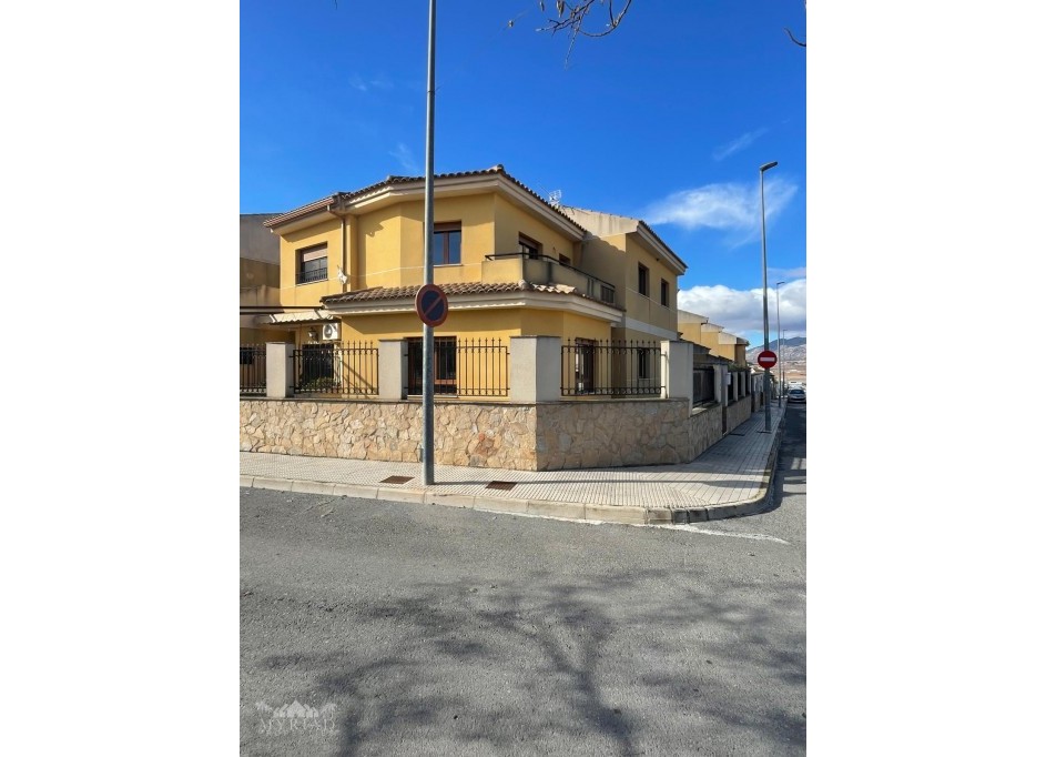 Herverkoop - Stadswoning -
Pinoso - Pinoso Alicante