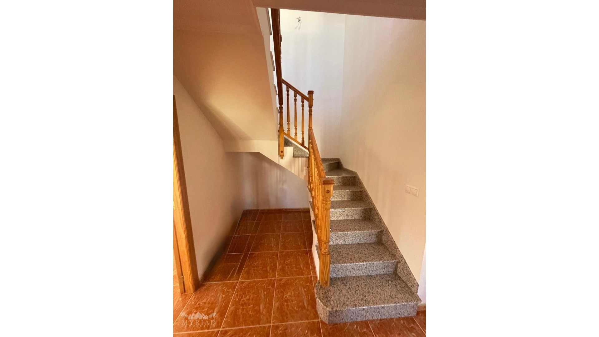 Herverkoop - Stadswoning -
Pinoso - Pinoso Alicante