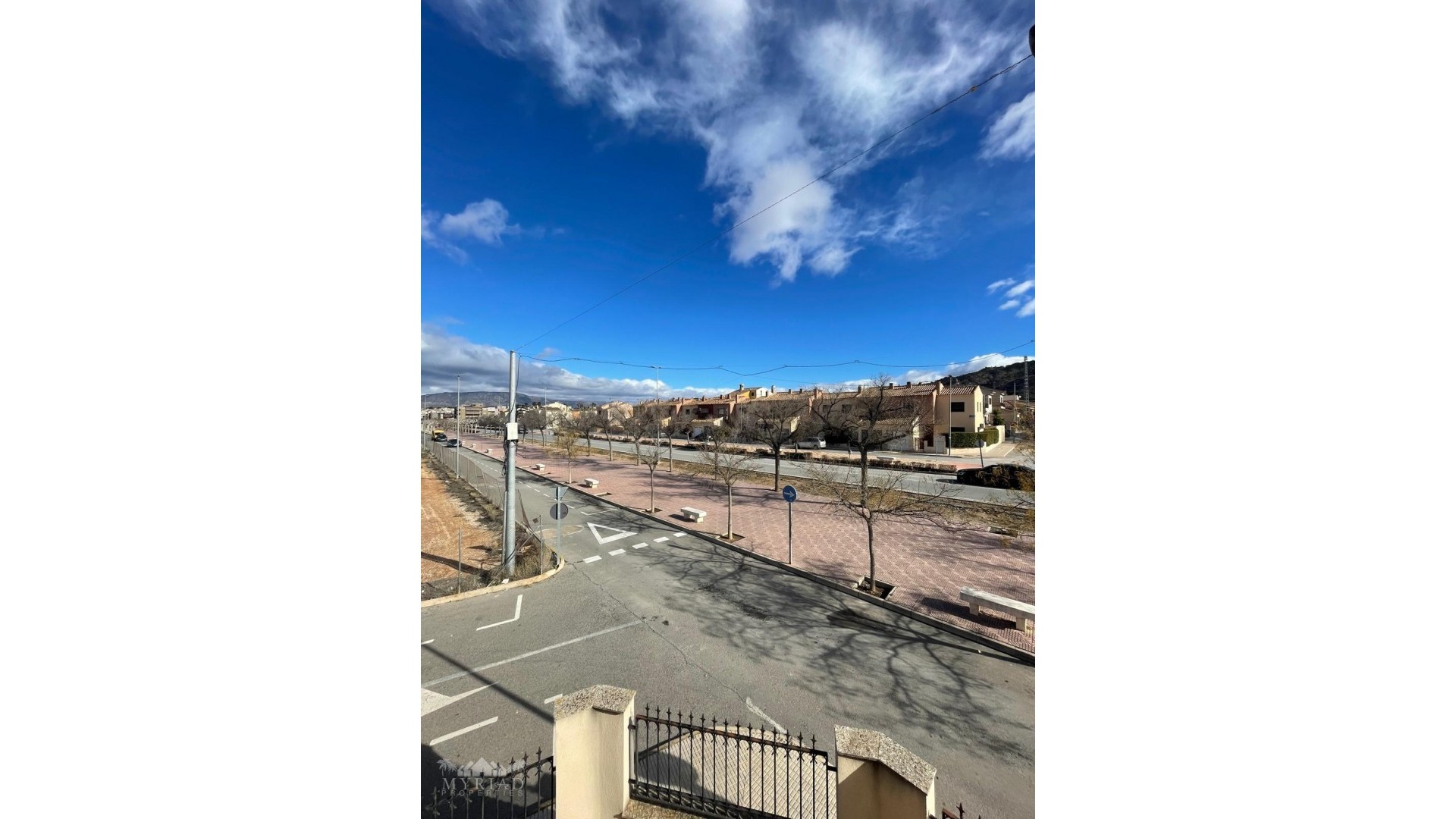 Herverkoop - Stadswoning -
Pinoso - Pinoso Alicante