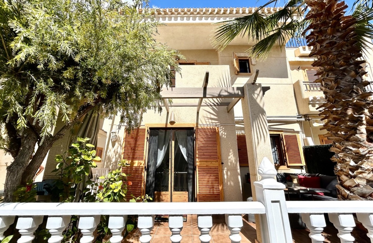 Herverkoop - Stadswoning -
Playa Flamenca - Costa Blanca