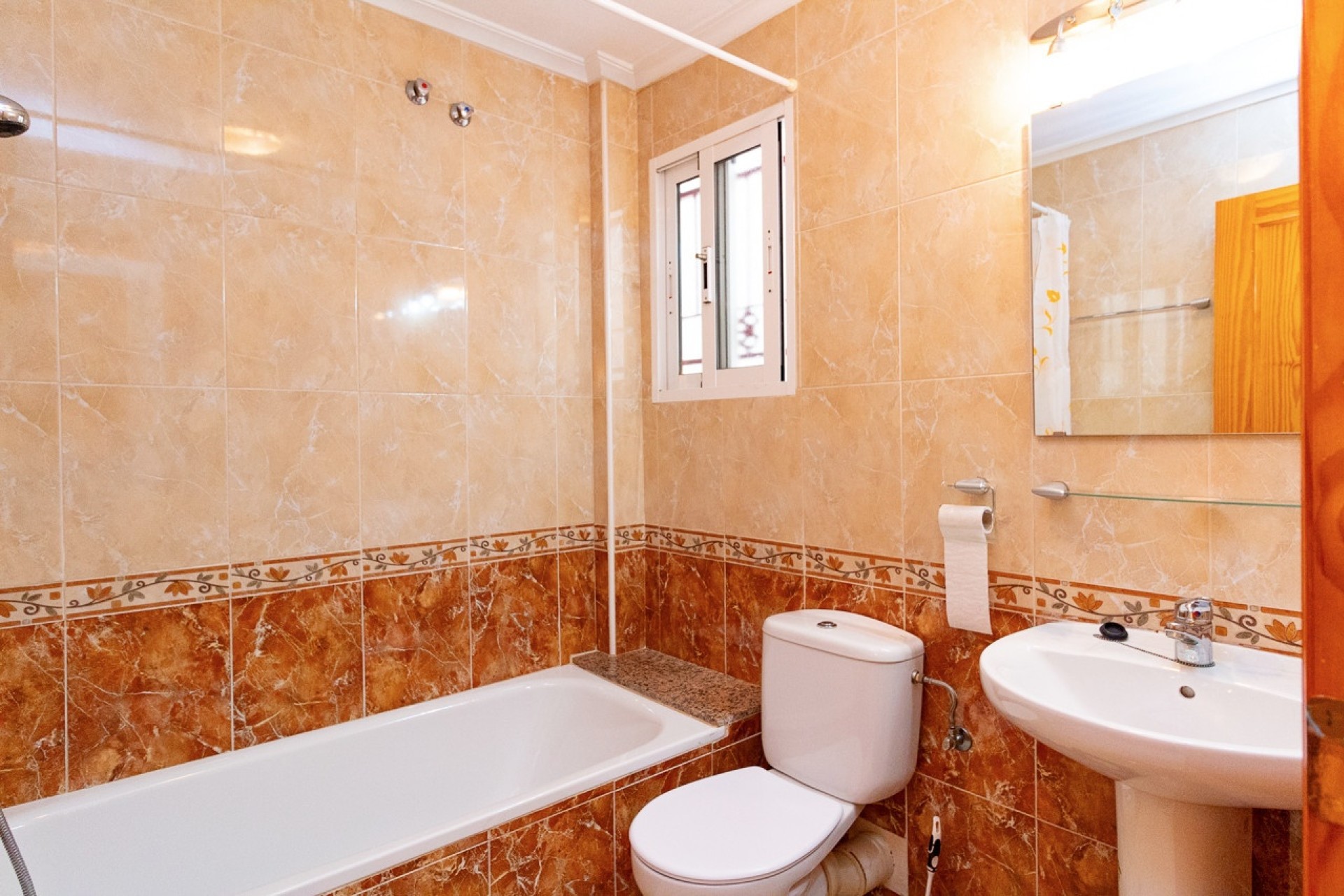 Herverkoop - Stadswoning -
Playa Flamenca