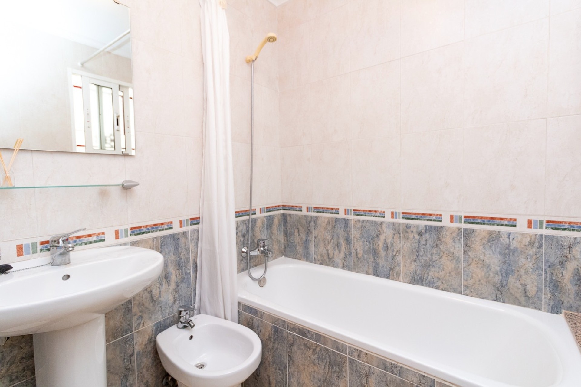 Herverkoop - Stadswoning -
Playa Flamenca