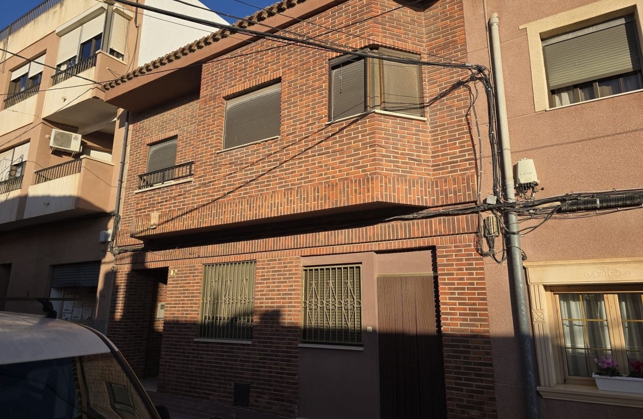 Herverkoop - Stadswoning -
Salinas