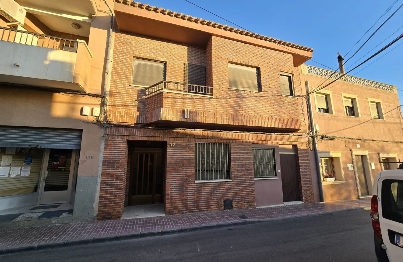 Herverkoop - Stadswoning -
Salinas