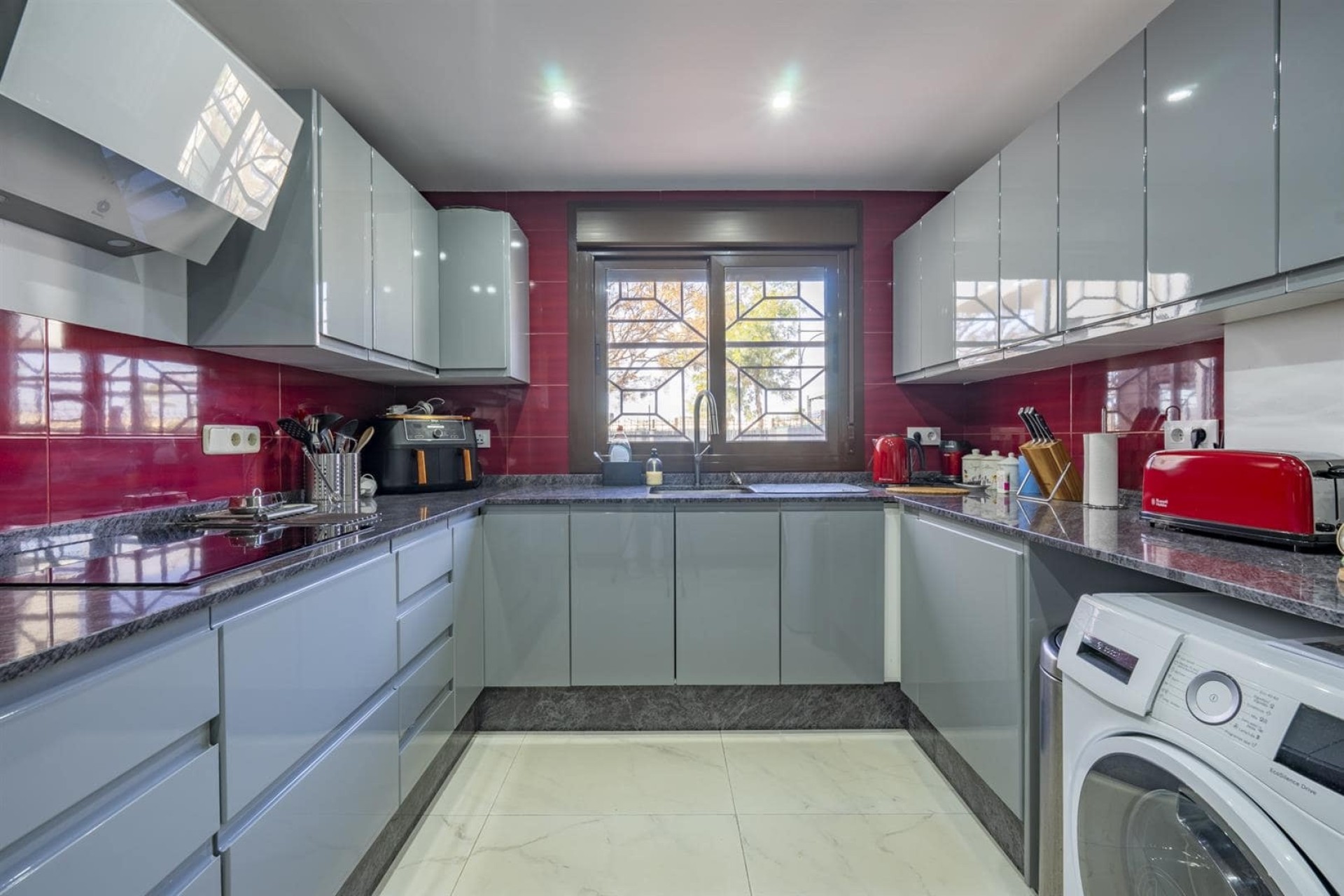 Herverkoop - Stadswoning -
SAN CAYETANO