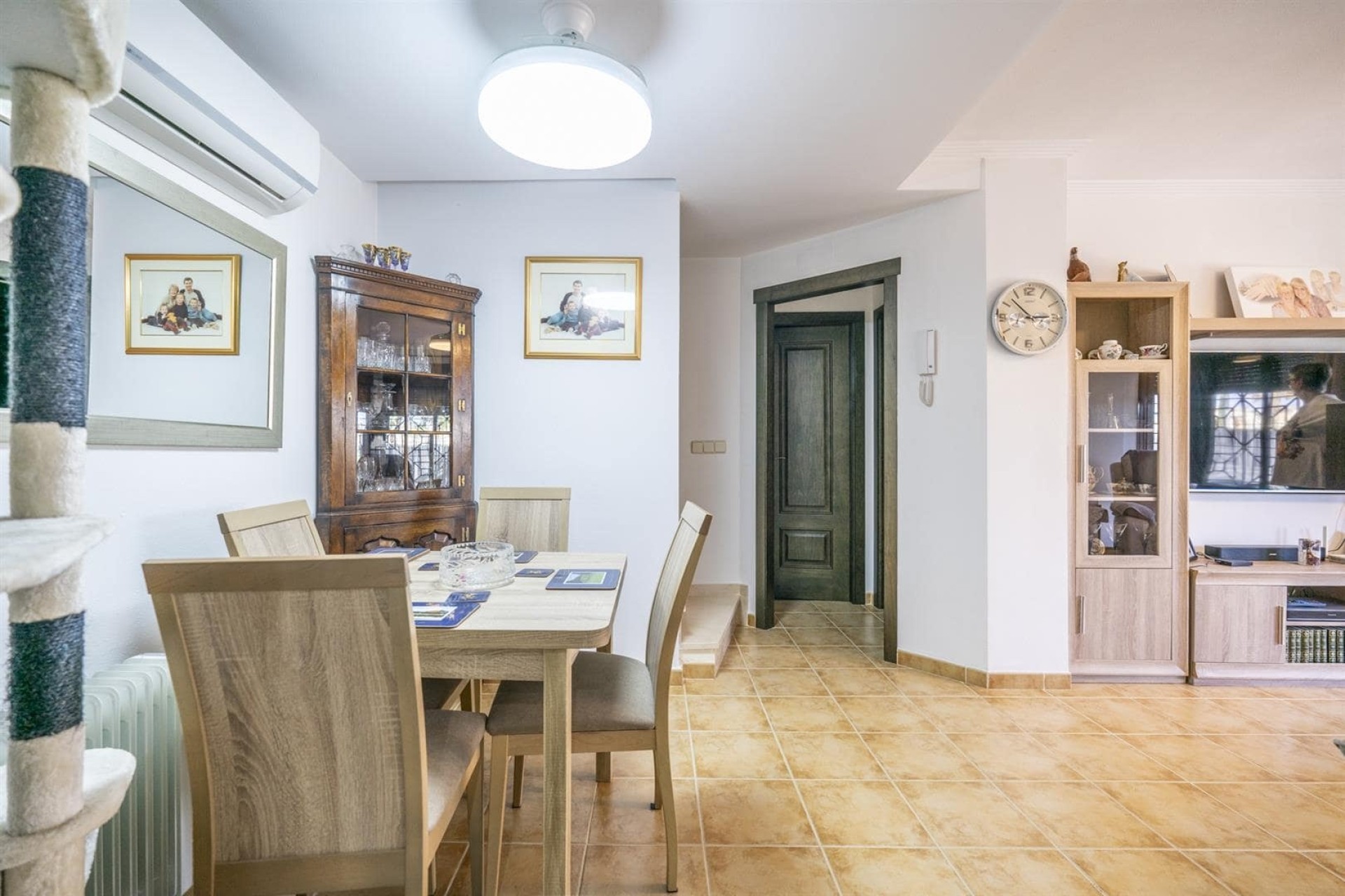 Herverkoop - Stadswoning -
SAN CAYETANO