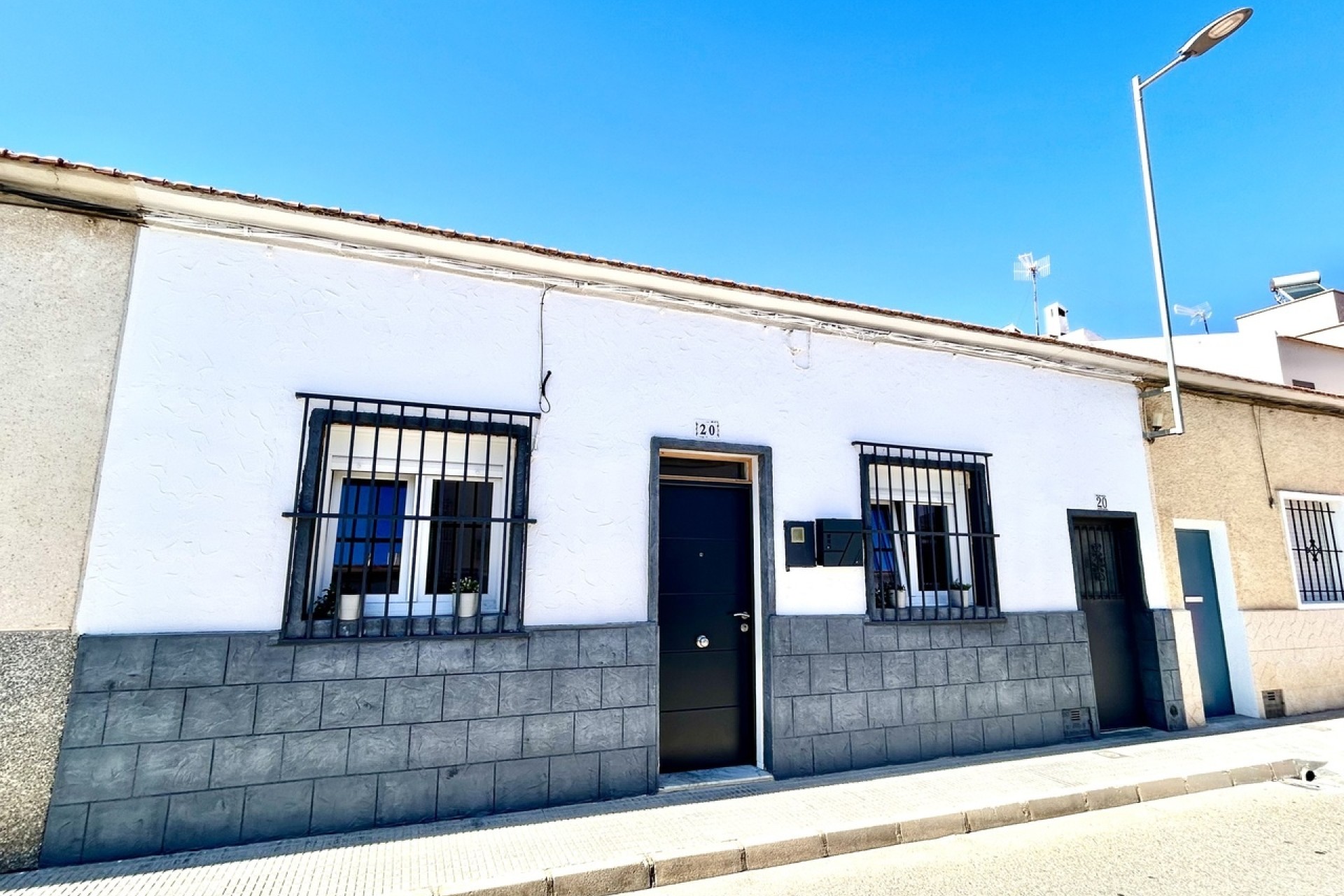 Herverkoop - Stadswoning -
San Miguel de Salinas - Inland