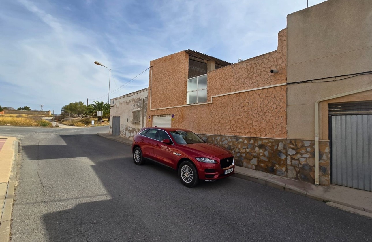 Herverkoop - Stadswoning -
SAX