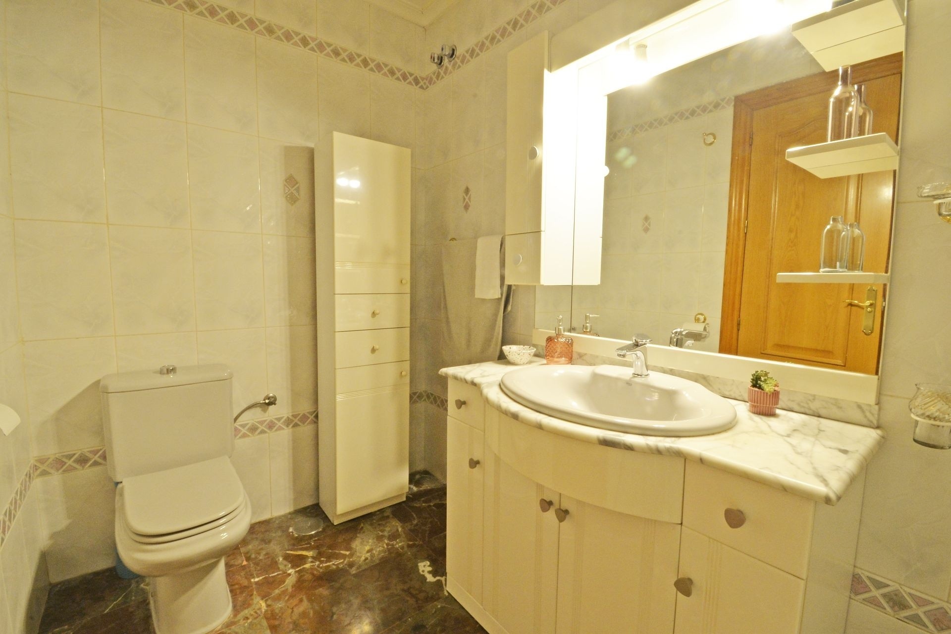 Herverkoop - Stadswoning -
SAX