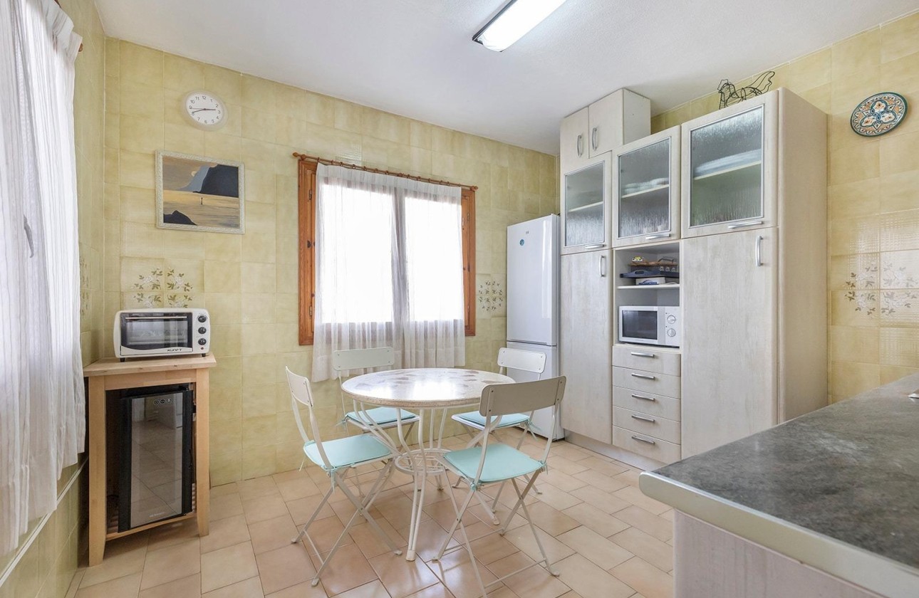 Herverkoop - Stadswoning -
Torrevieja - Calas blanca