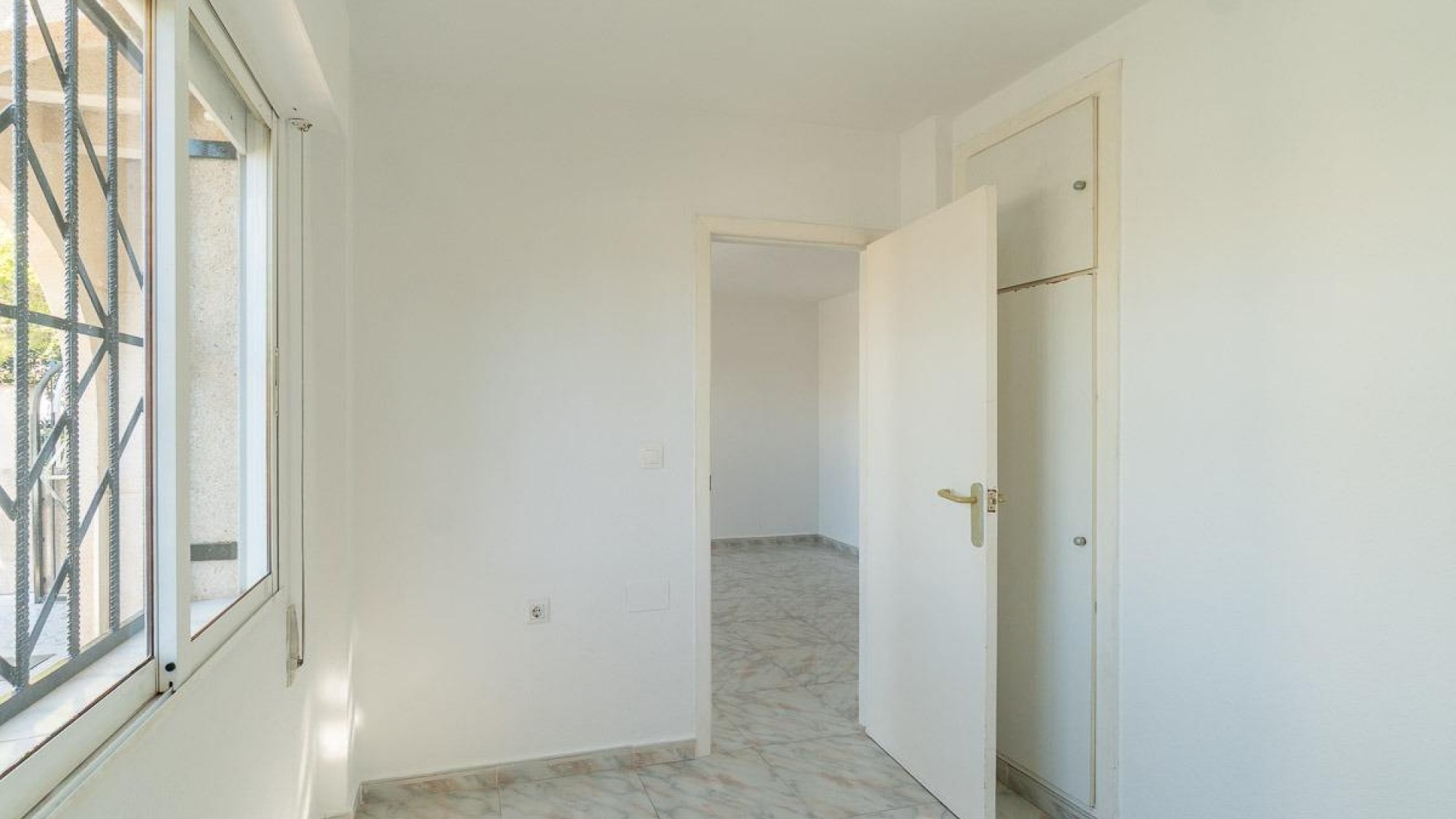 Herverkoop - Stadswoning -
Torrevieja - Carrefour